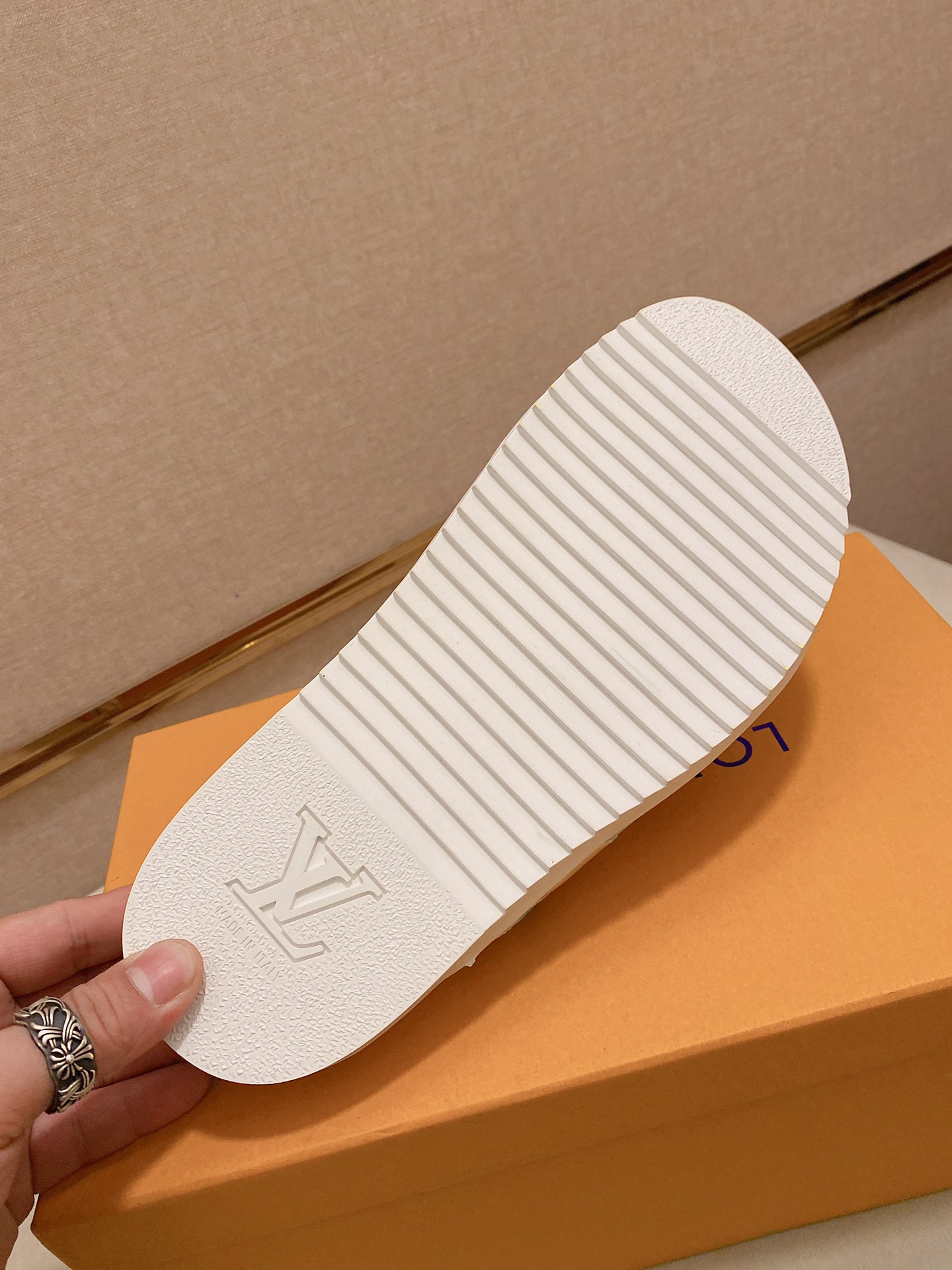 Louis Vuitton Honolulu Sneaker 8 - vstockx