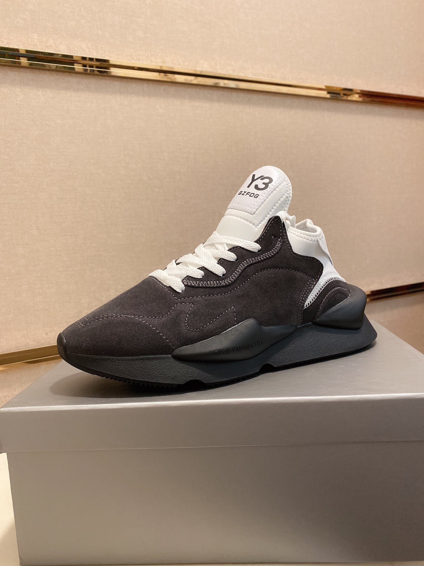 Y-3 Kaiwa Lace-Up Sneakers 47 - vstockx