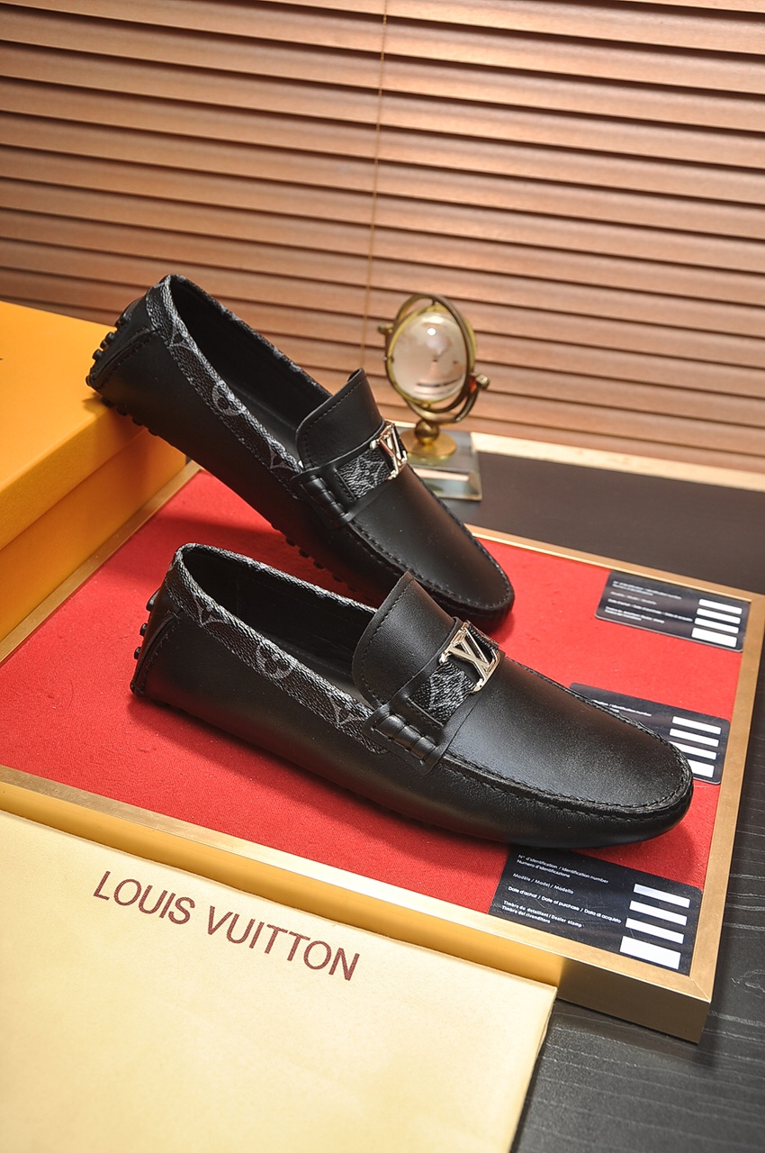Louis Vuitton Leather Boots 13 - vstockx