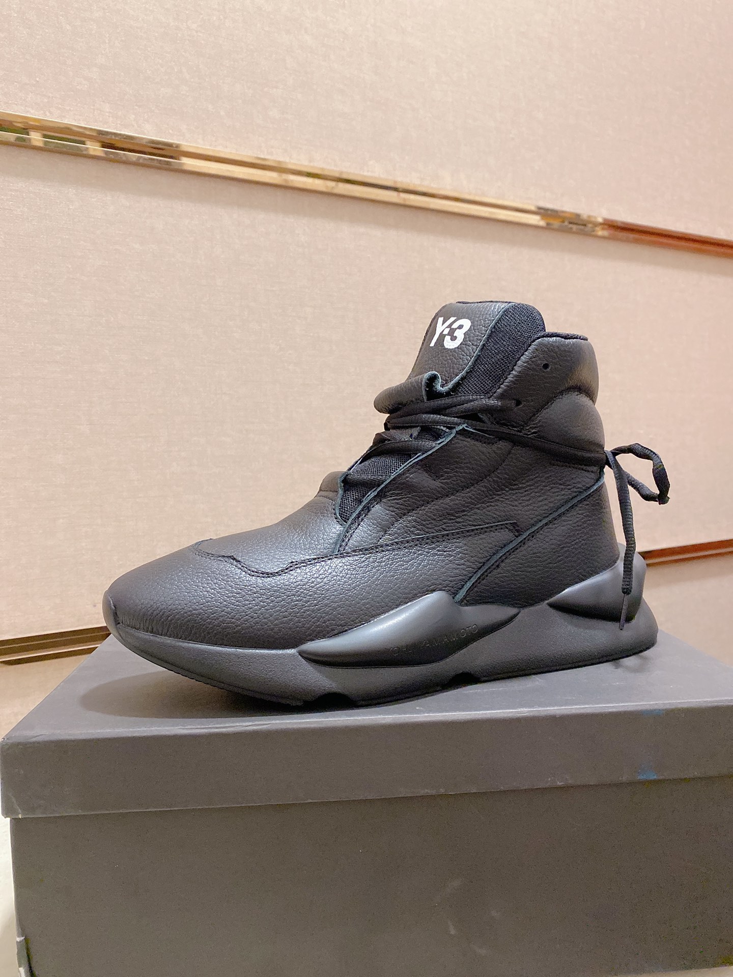 Y-3 Kaiwa Lace-Up Sneakers 8 - vstockx