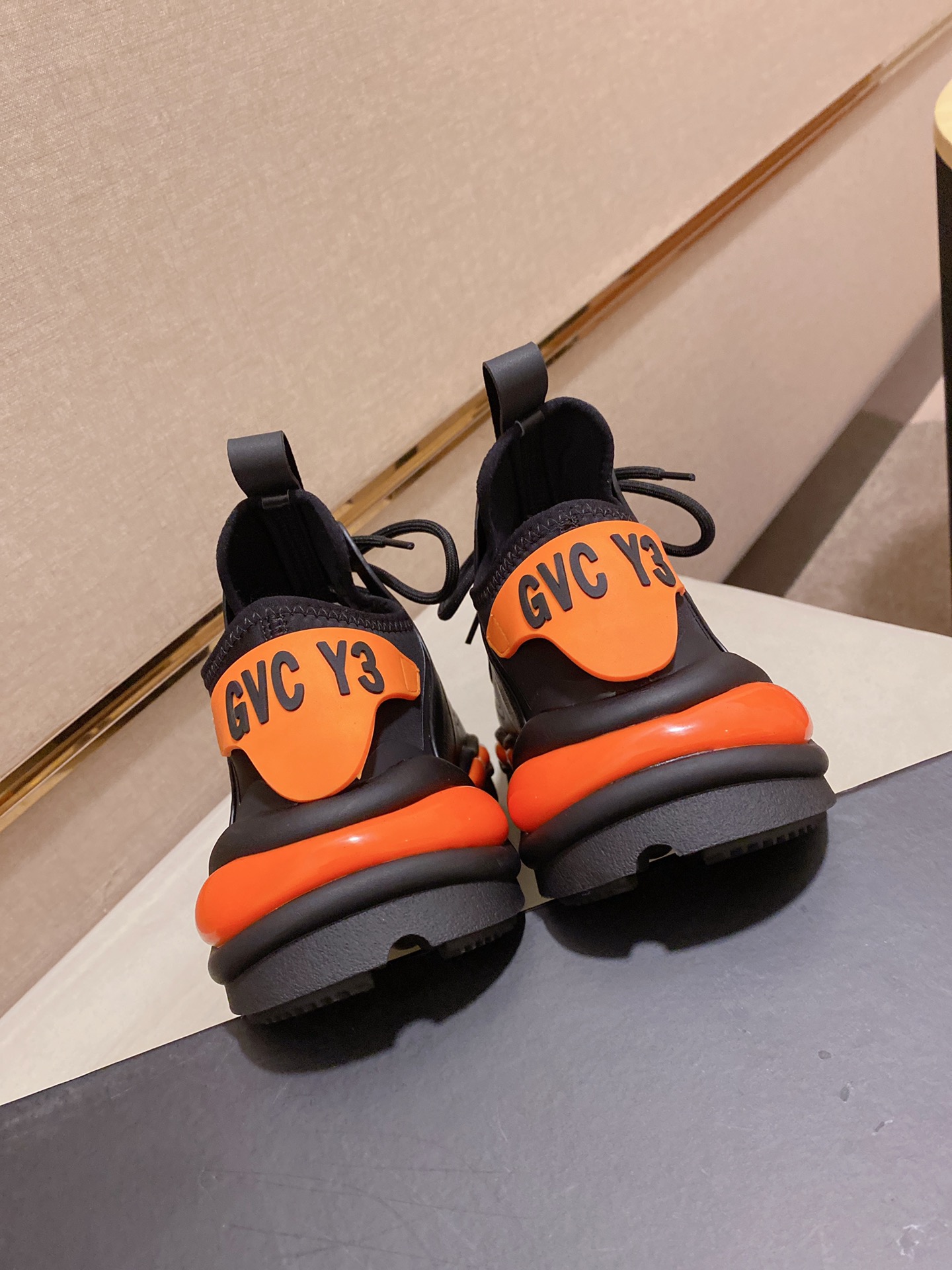Y-3 Kaiwa Lace-Up Sneakers 5 - vstockx