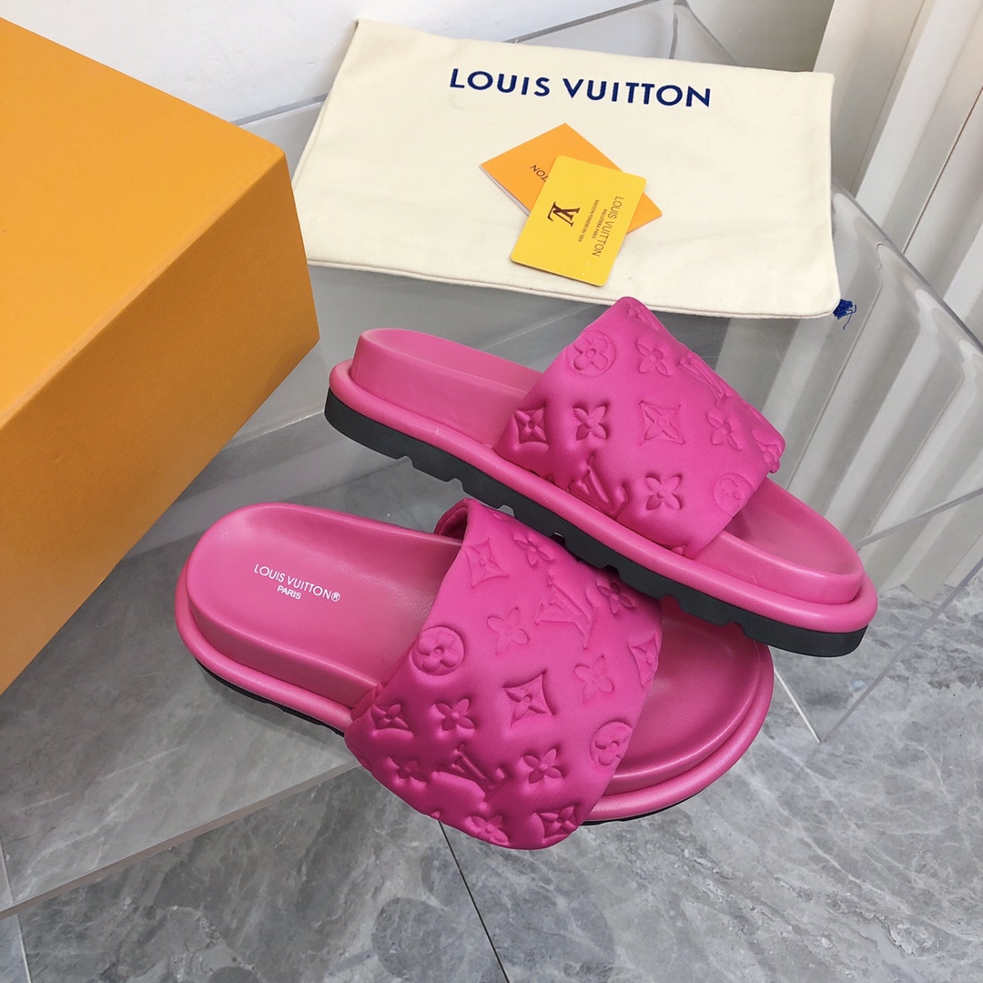 Louis Vuitton POOL PILLOW COMFORT MULES WOMEN 1 - vstockx