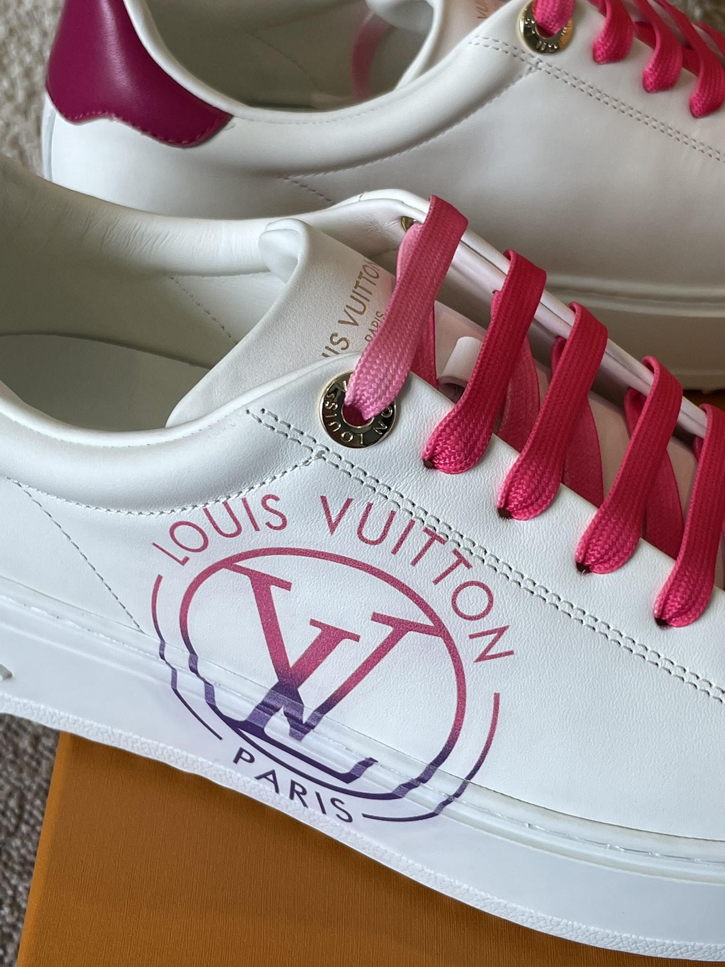 Louis Vuitton TIME OUT TRAINERS 1 - vstockx