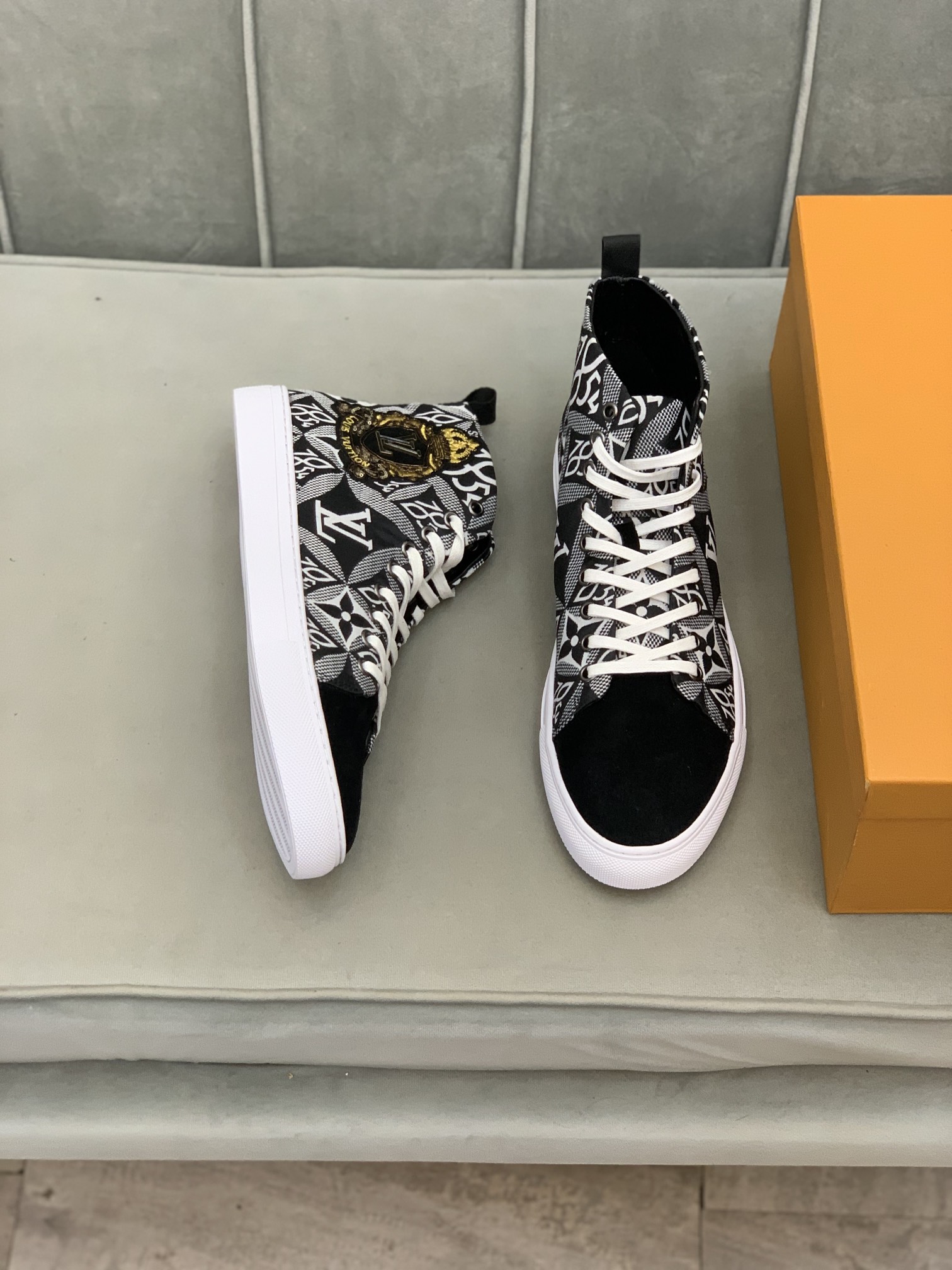 Louis Vuitton High Top sneaker 10 - vstockx