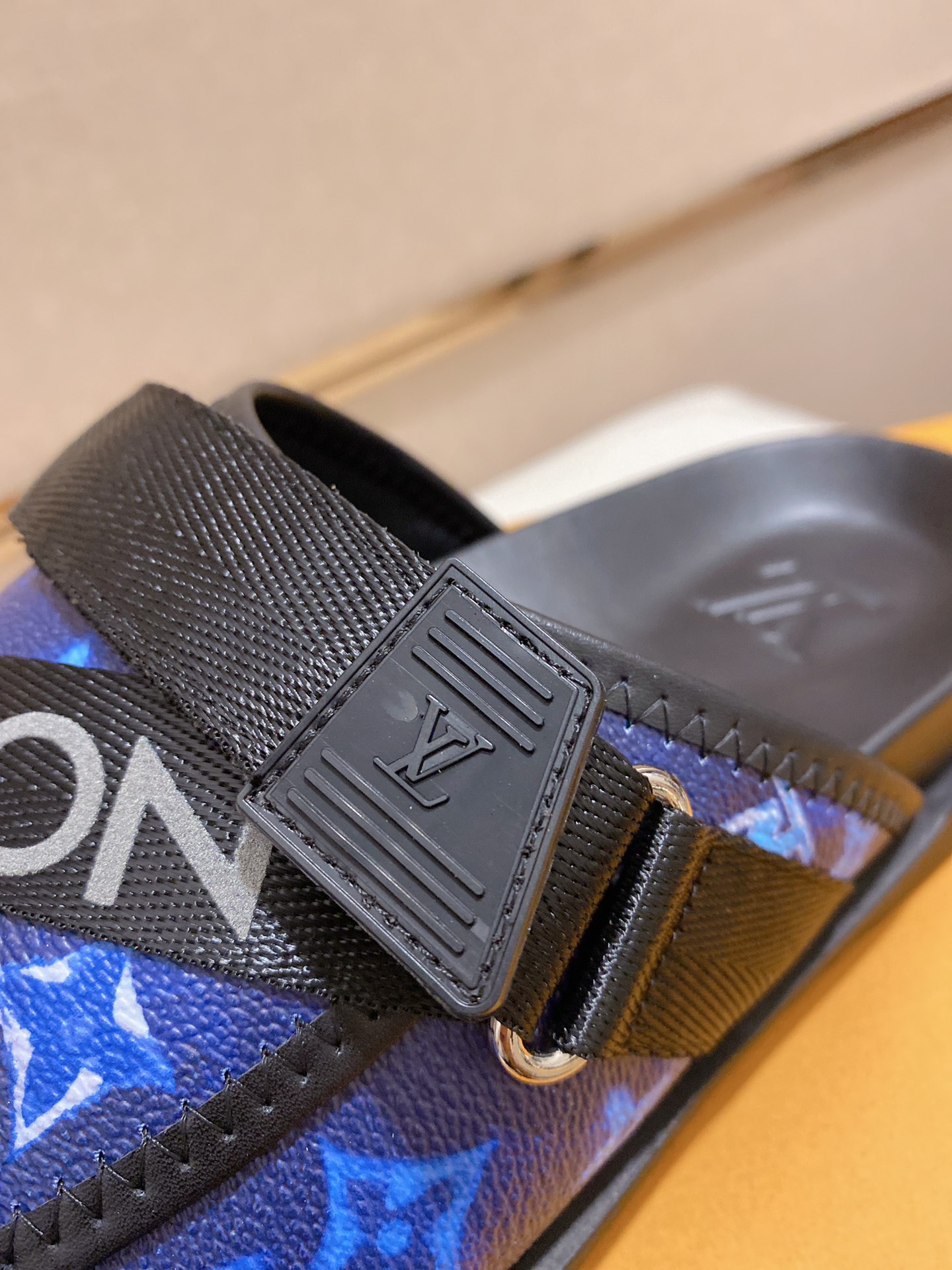 Louis Vuitton Honolulu Sneaker 15 - vstockx
