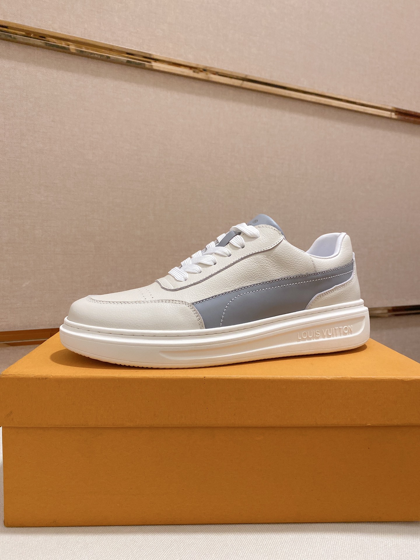 Louis Vuitton Low Top sneaker 123 - vstockx