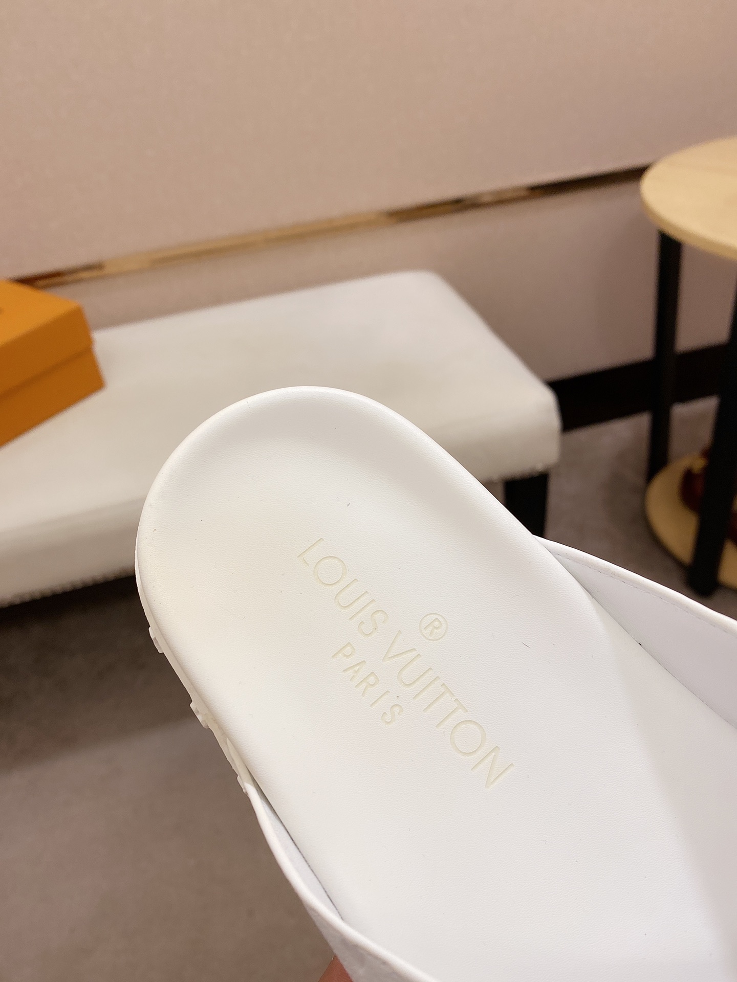 Louis Vuitton Slipper 11 - vstockx