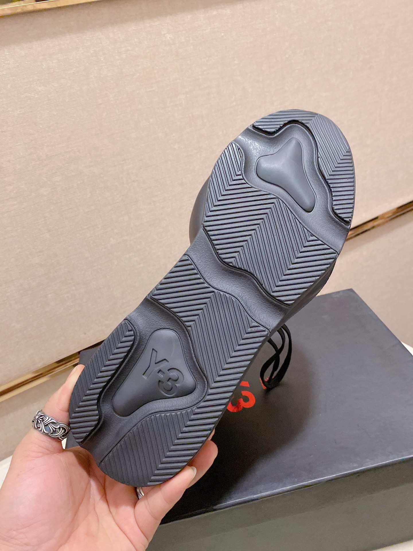 Y-3 Kaiwa Lace-Up Sneakers 11 - vstockx