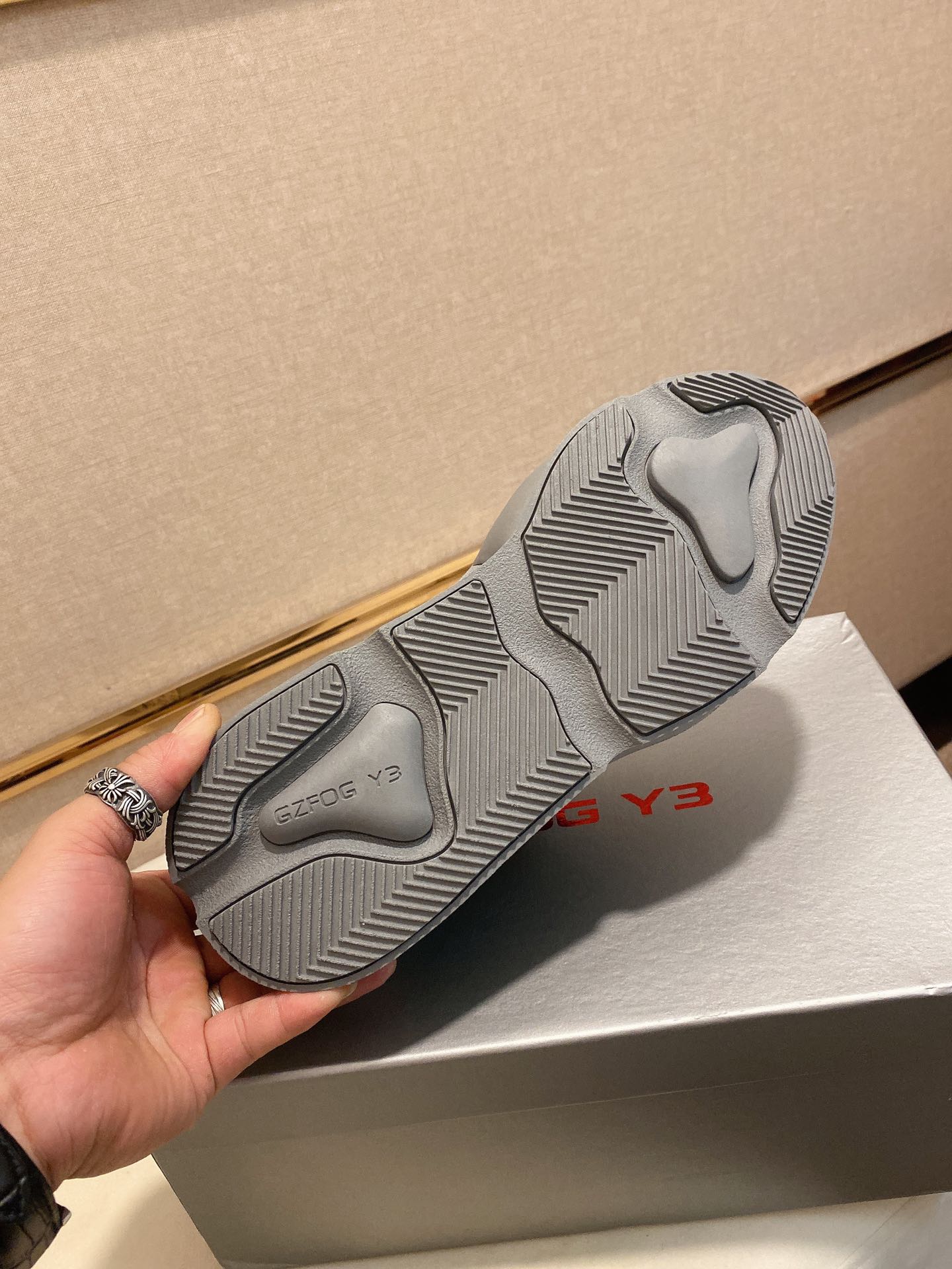 Y-3 Kaiwa Lace-Up Sneakers 46 - vstockx