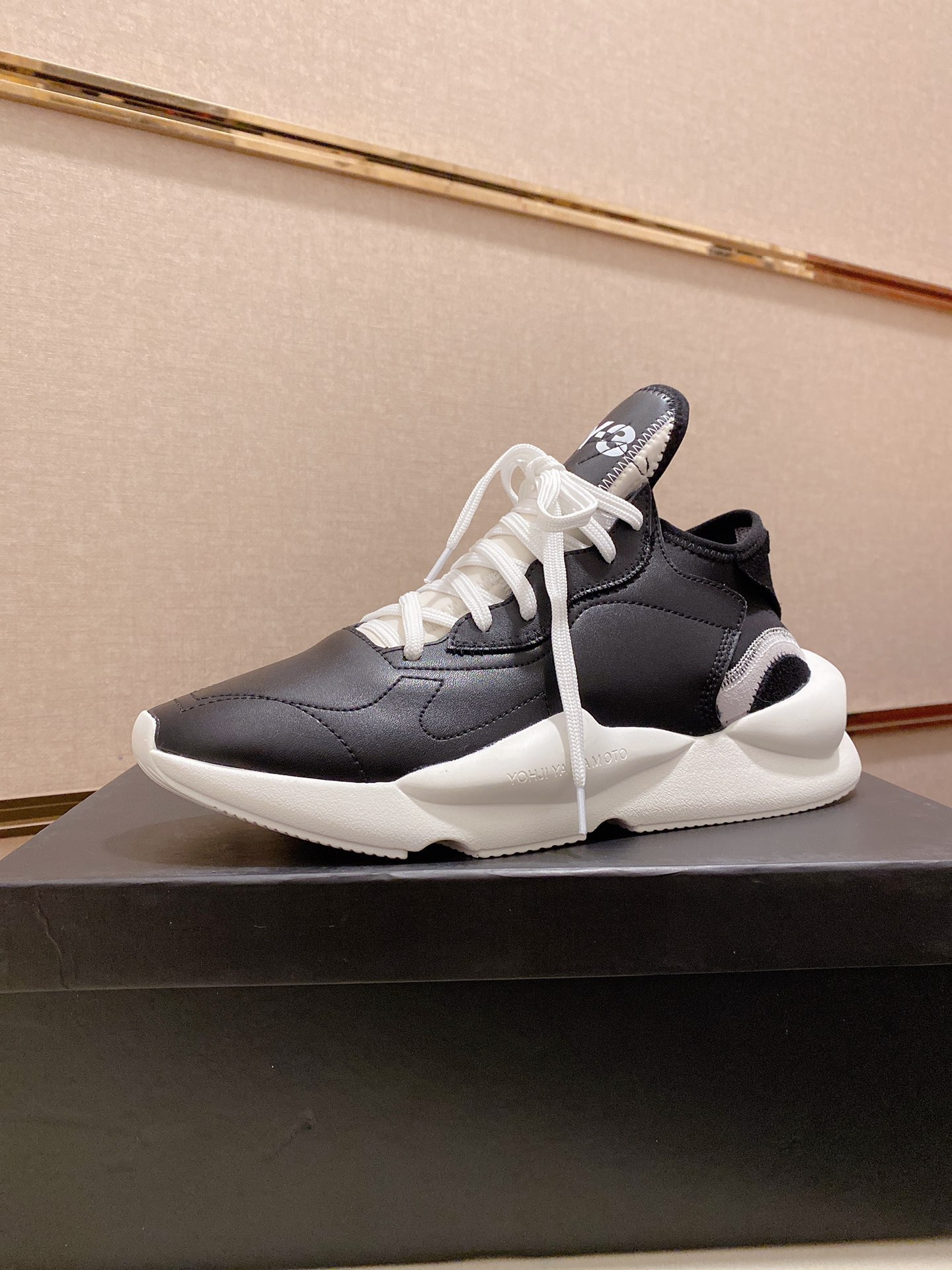 Y-3 Kaiwa Lace-Up Sneakers 24 - vstockx