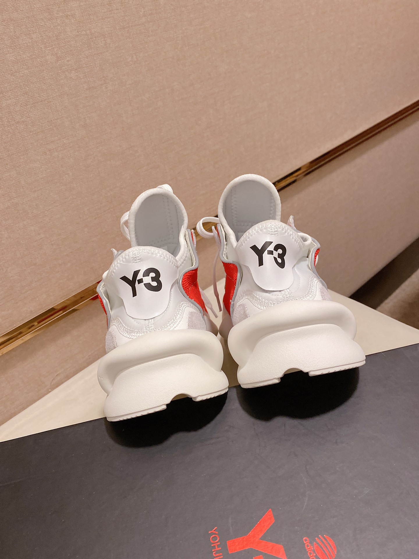 Y-3 Kaiwa Lace-Up Sneakers 10 - vstockx