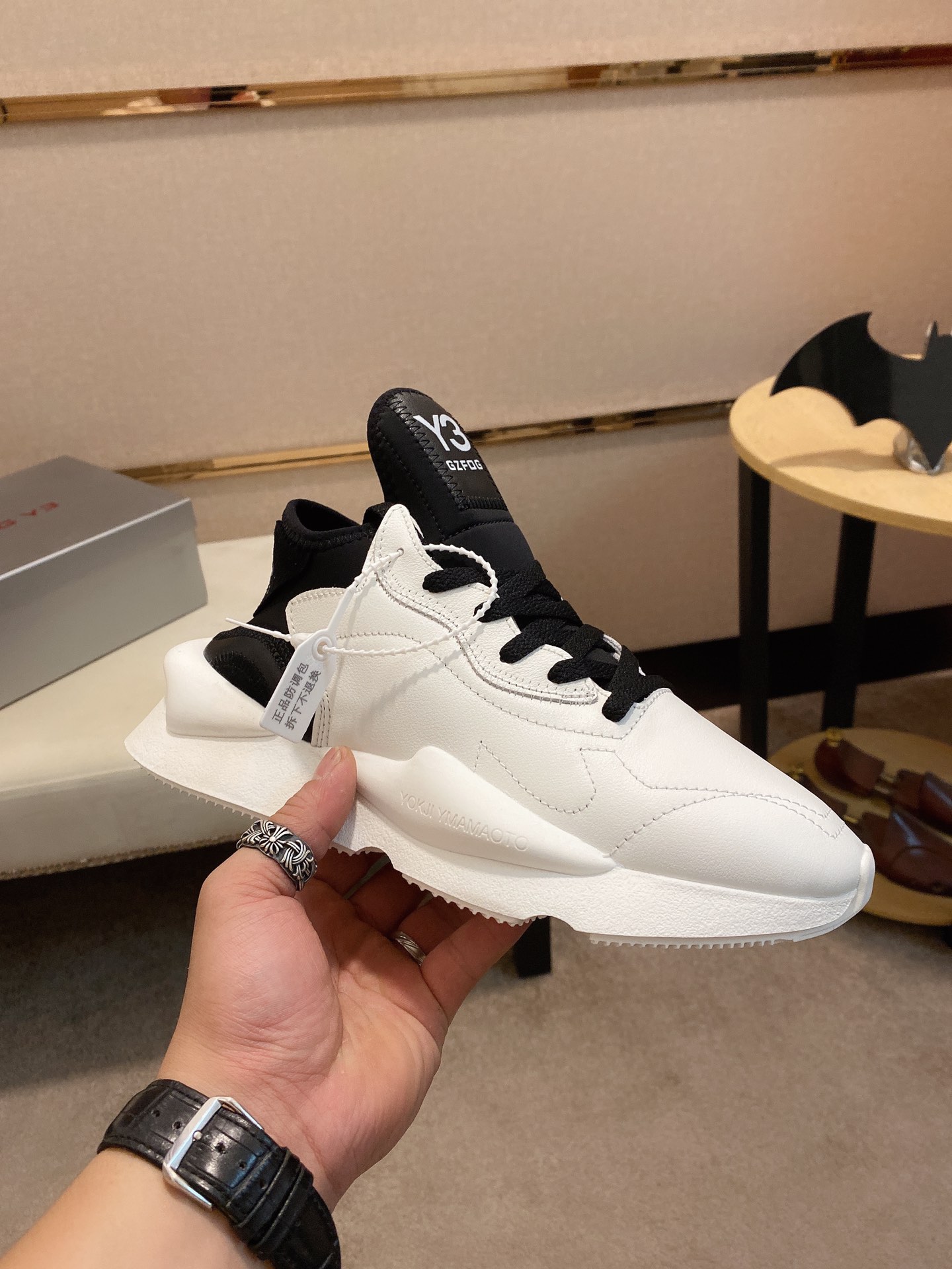 Y-3 Kaiwa Lace-Up Sneakers 39 - vstockx