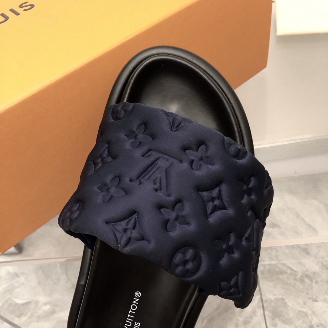 Louis Vuitton POOL PILLOW COMFORT MULES WOMEN 1 - vstockx