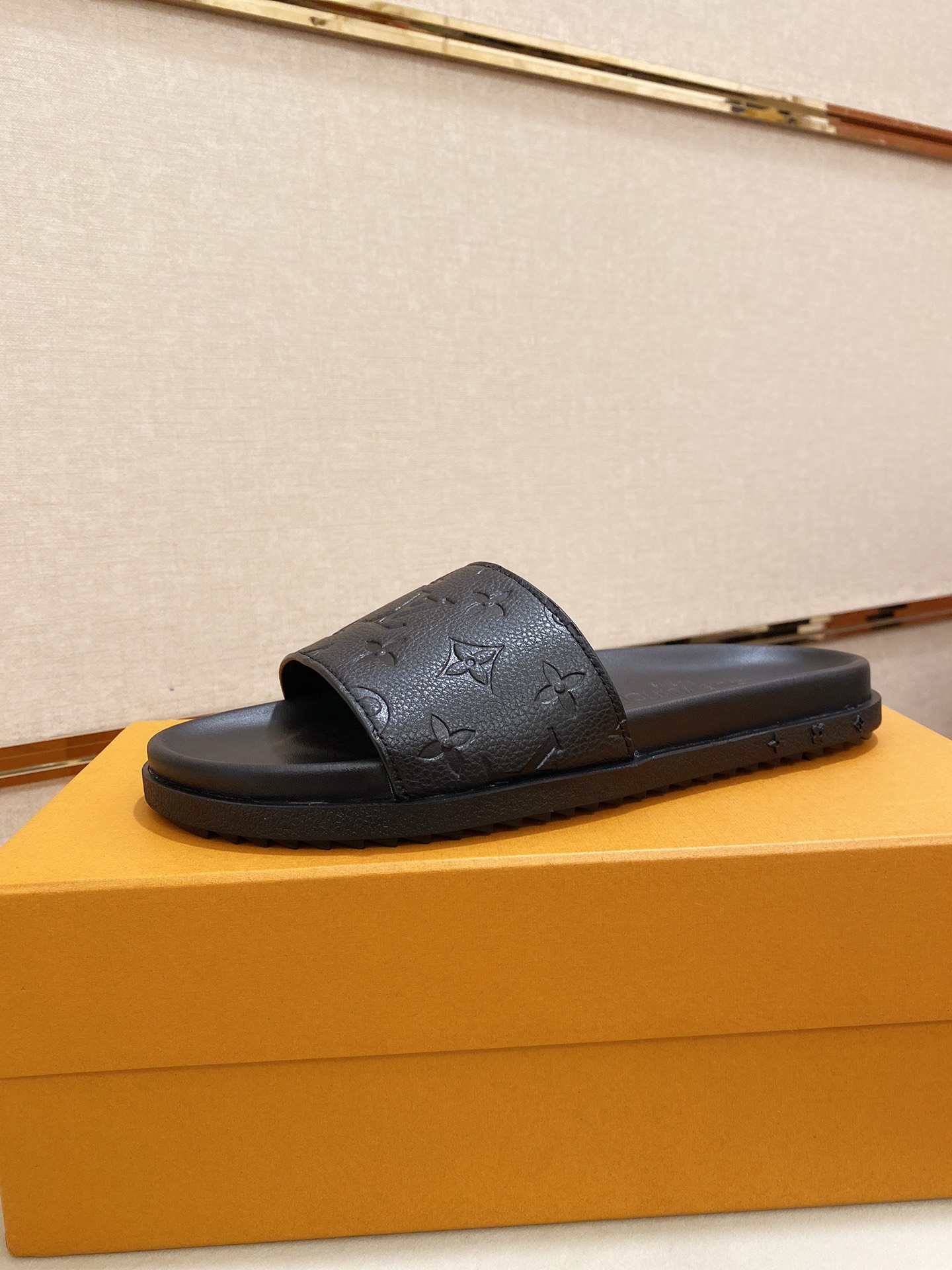 Louis Vuitton Slipper 16 - vstockx