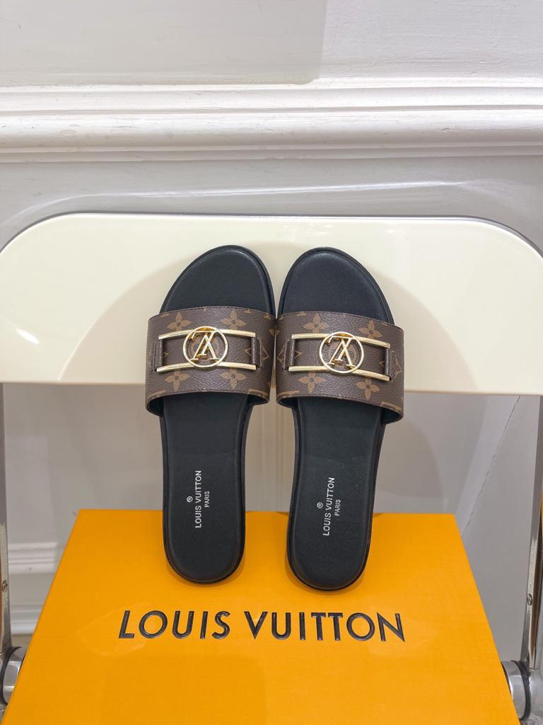 Louis Vuitton 1A64MK Lock it Flat Mule - vstockx