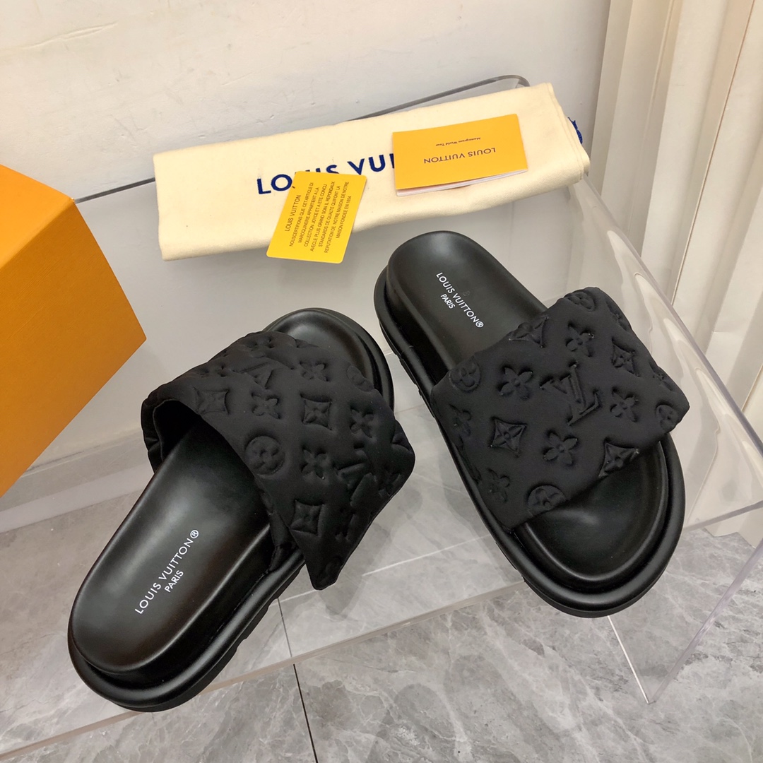 Louis Vuitton POOL PILLOW COMFORT MULES WOMEN 1 - vstockx