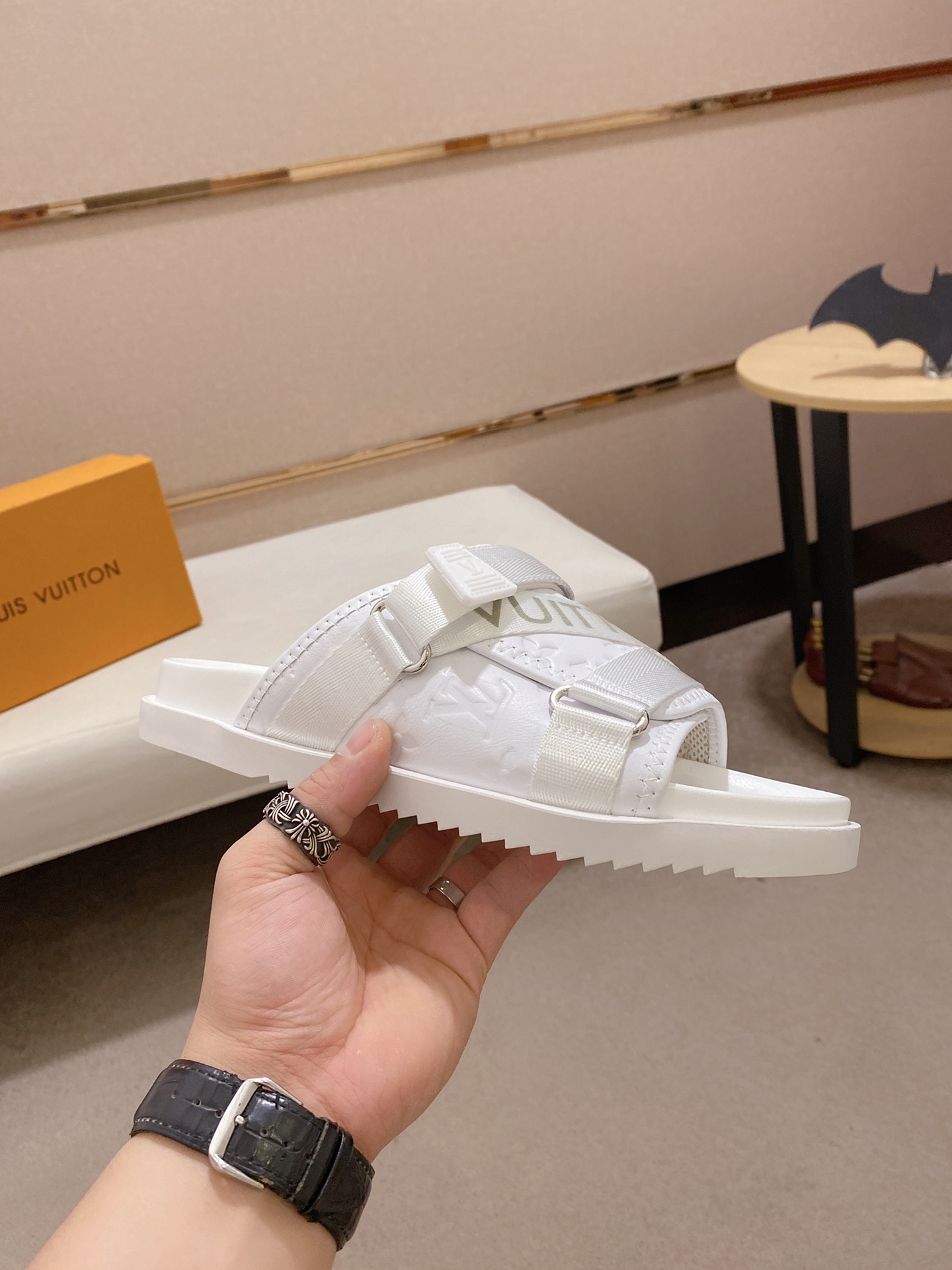 Louis Vuitton Honolulu Sneaker 4 - vstockx