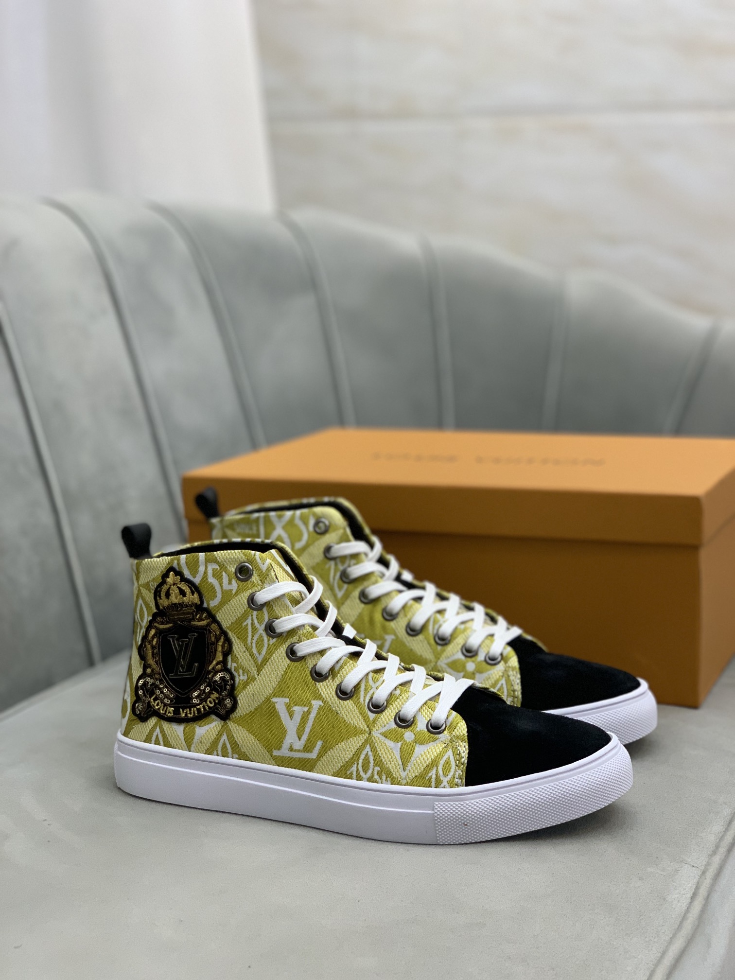 Louis Vuitton High Top sneaker 11 - vstockx