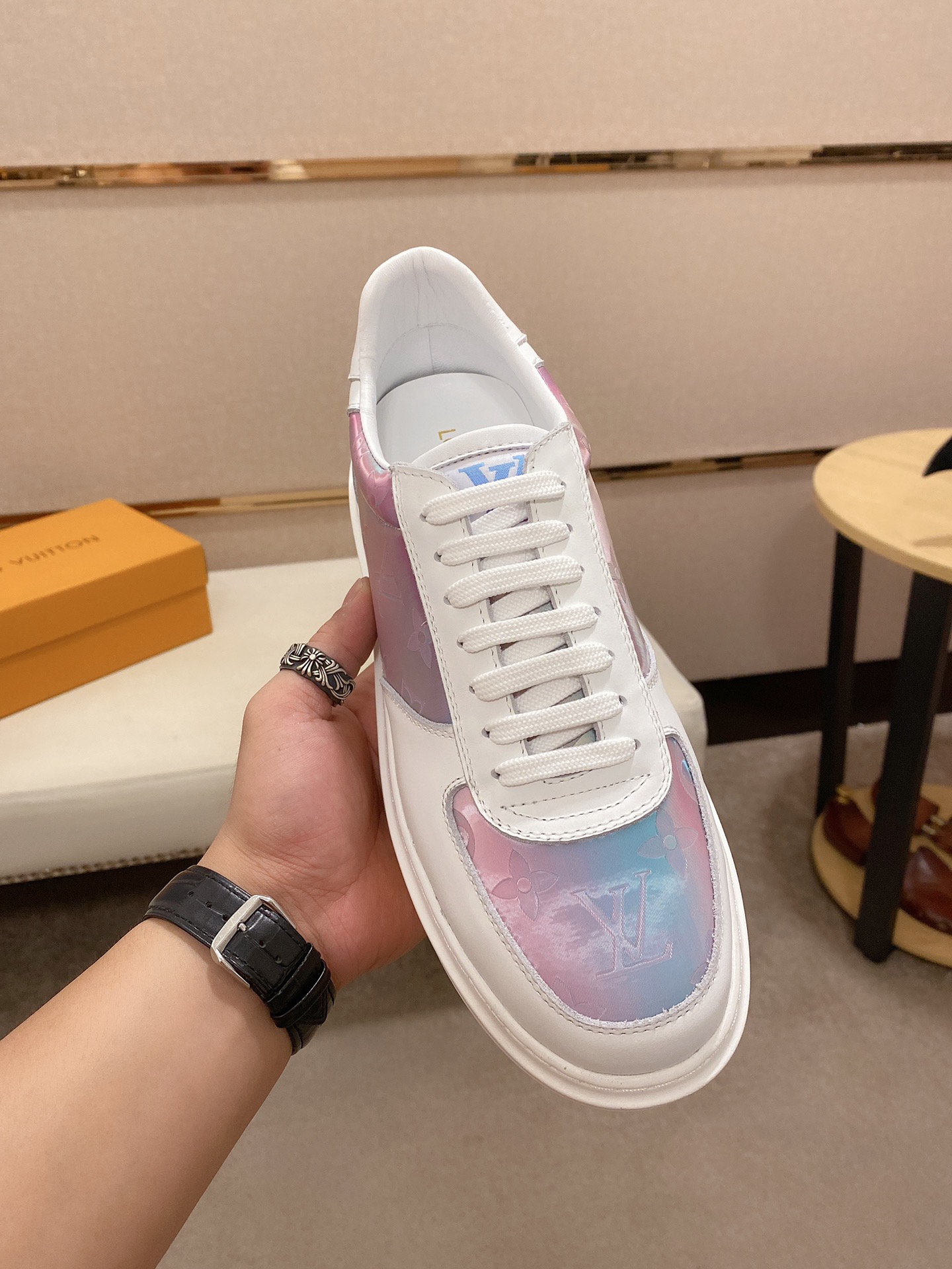Louis Vuitton Low Top sneaker 116 - vstockx