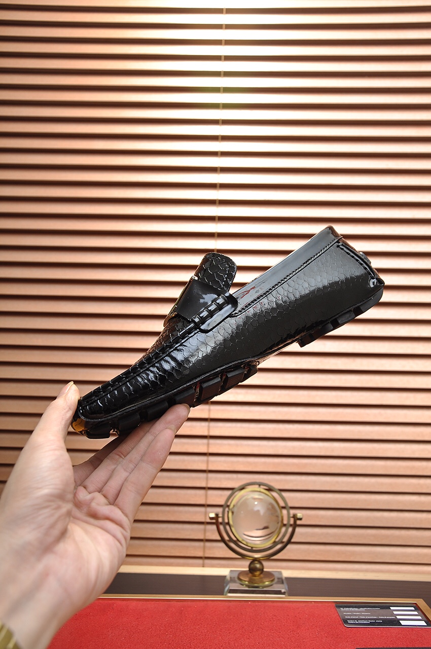 Louis Vuitton Leather Boots 14 - vstockx