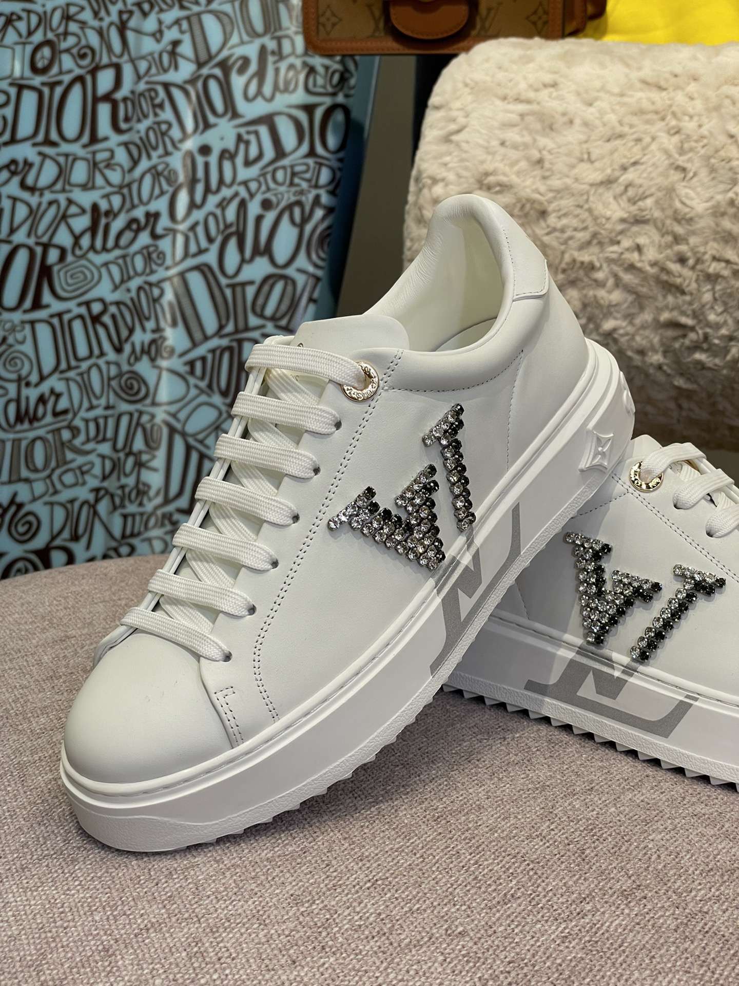 Louis Vuitton TIME OUT TRAINERS 6 - vstockx