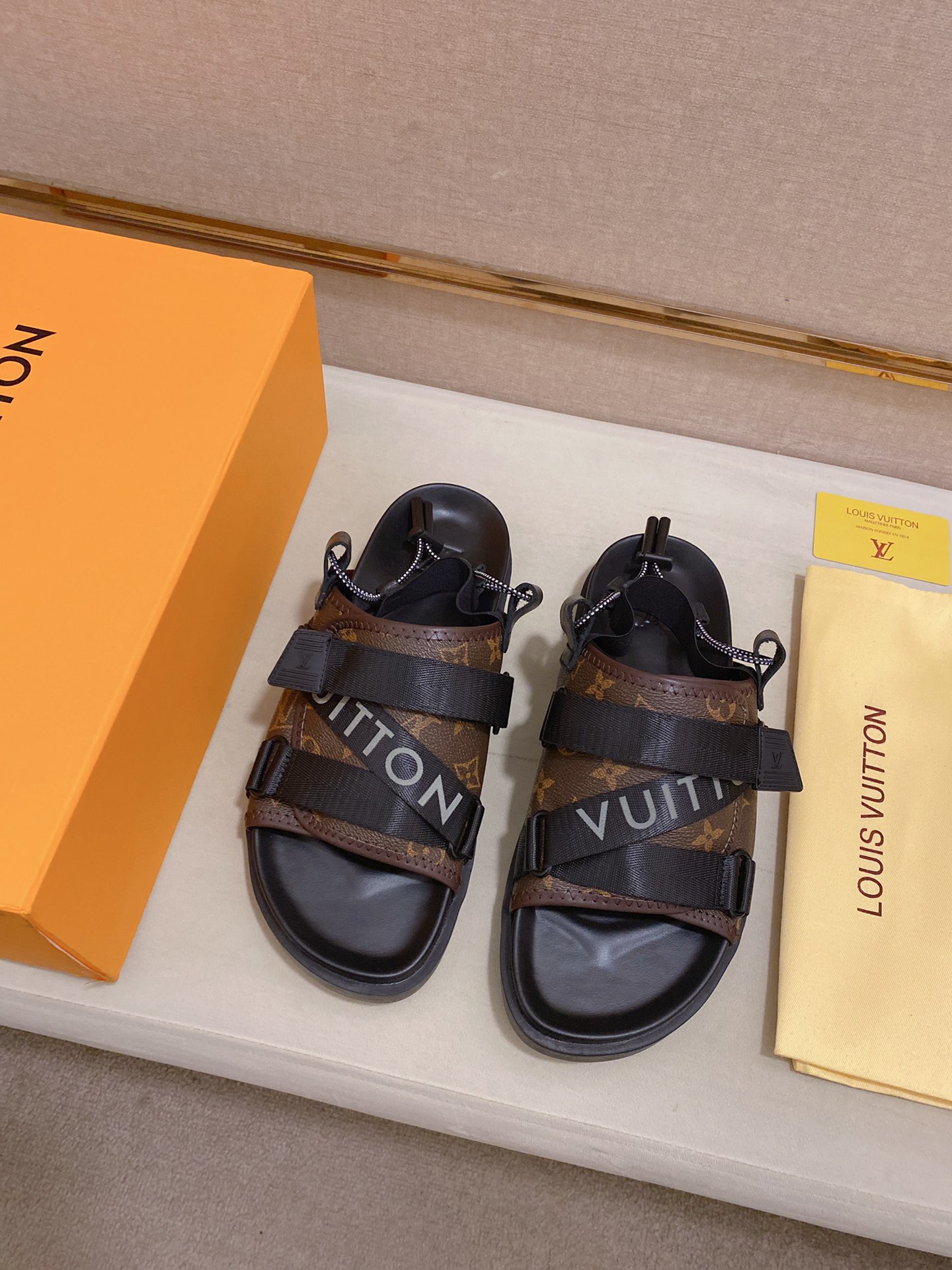 Louis Vuitton Honolulu Sneaker 16 - vstockx
