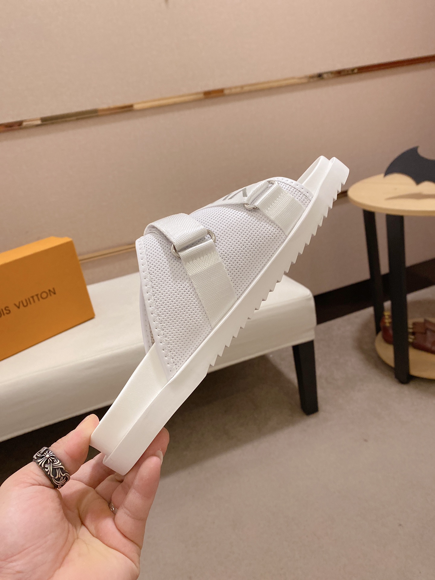 Louis Vuitton Honolulu Sneaker 1 - vstockx