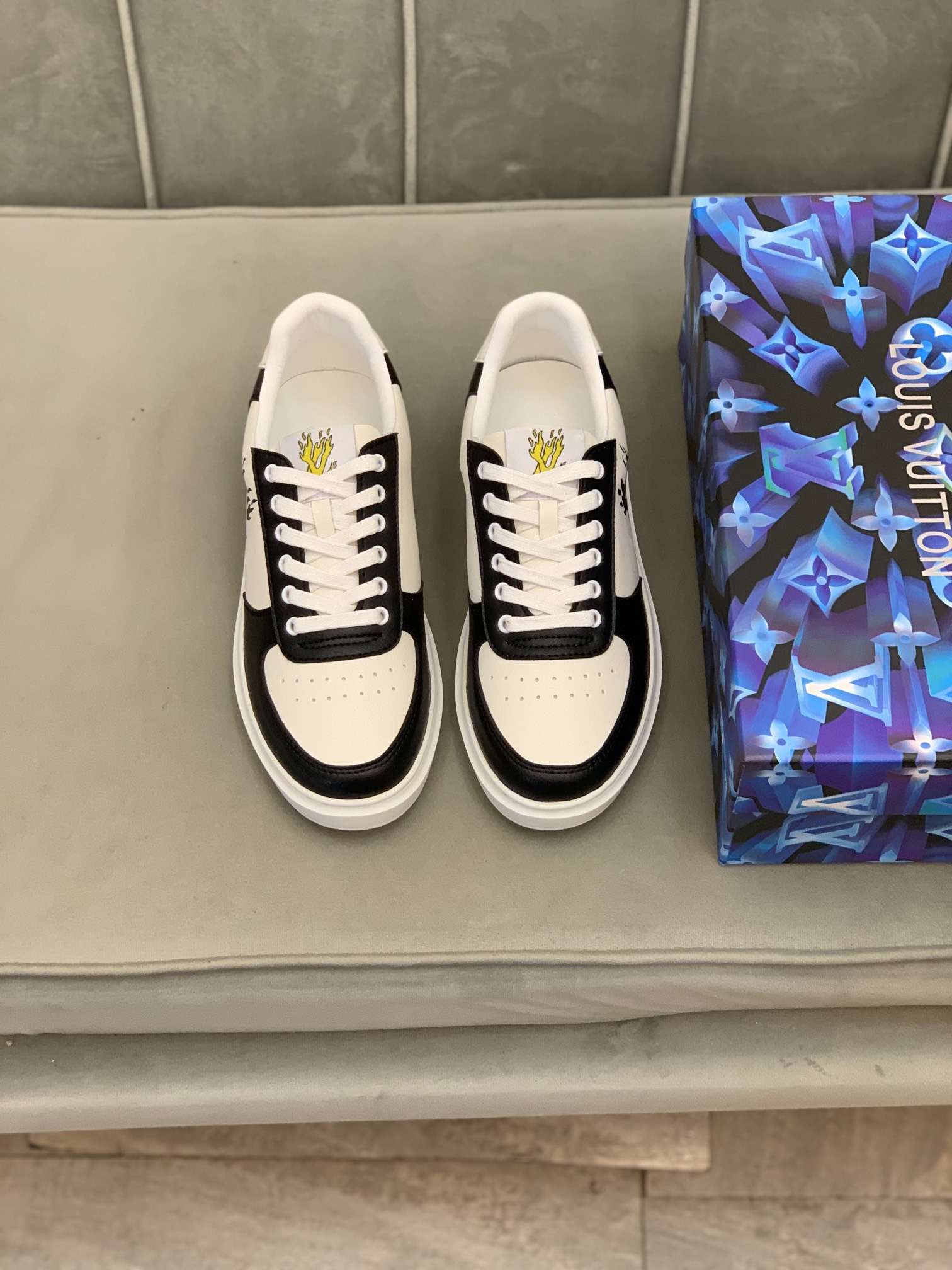 Louis Vuitton Low Top sneaker 8 - vstockx