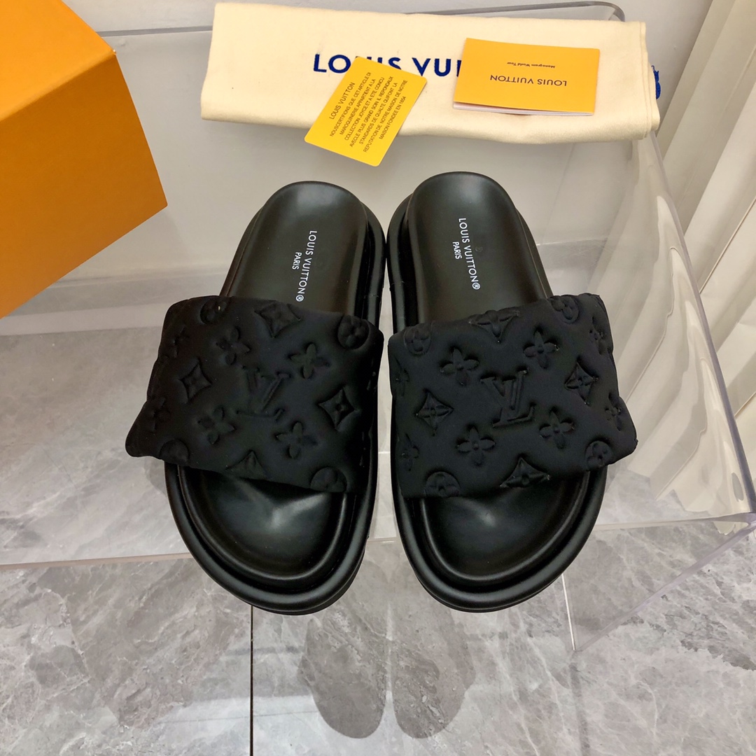 Louis Vuitton POOL PILLOW COMFORT MULES WOMEN 1 - vstockx