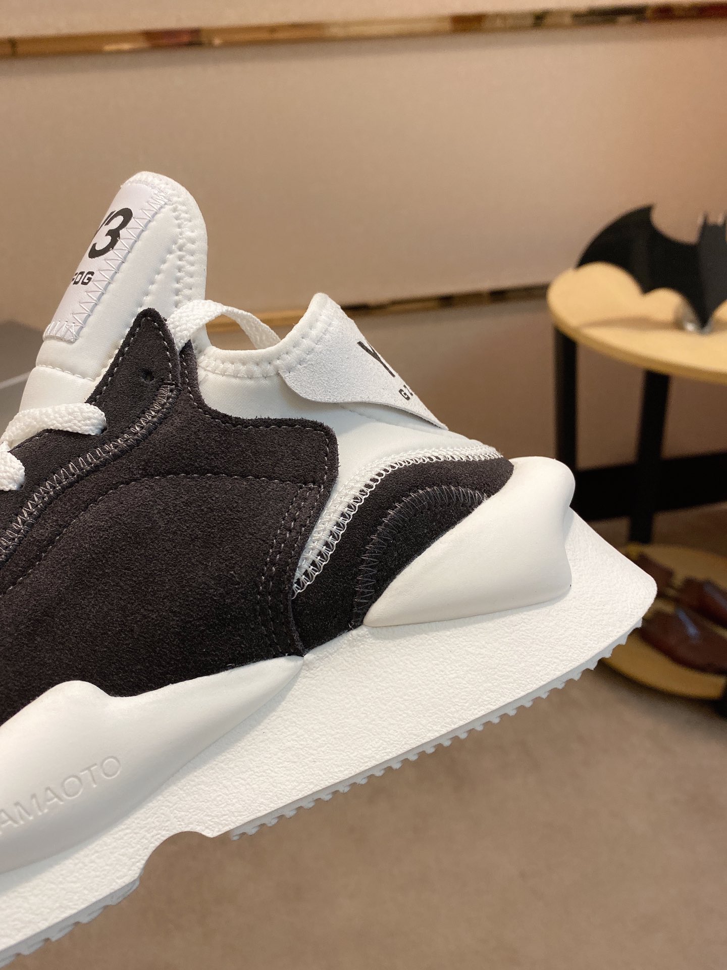 Y-3 Kaiwa Lace-Up Sneakers 44 - vstockx