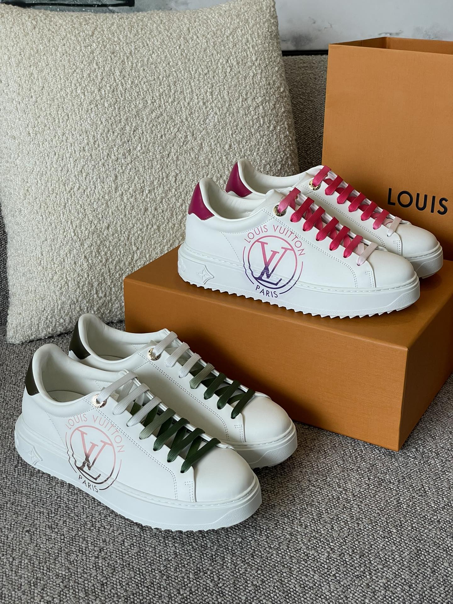 Louis Vuitton TIME OUT TRAINERS 1 - vstockx