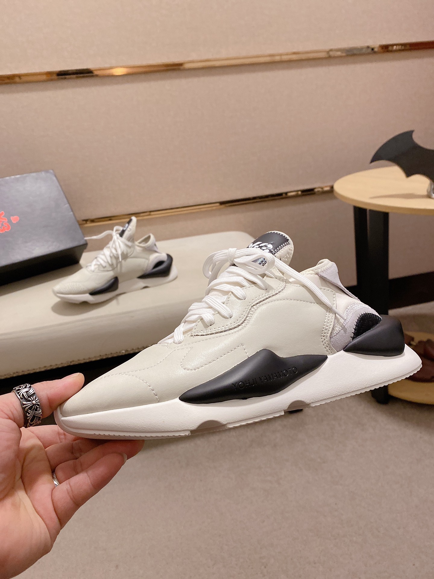 Y-3 Kaiwa Lace-Up Sneakers 23 - vstockx