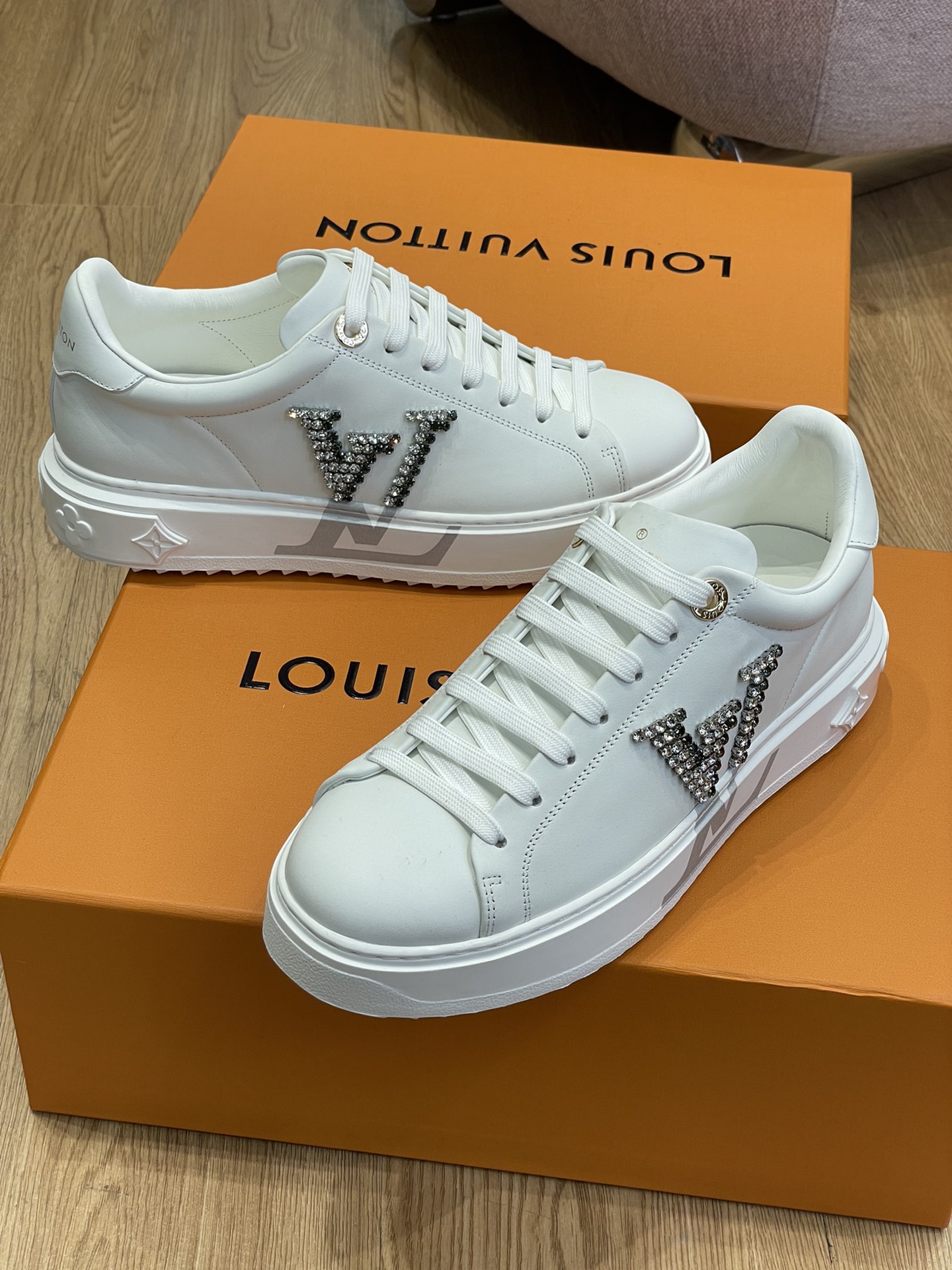 Louis Vuitton TIME OUT TRAINERS 6 - vstockx