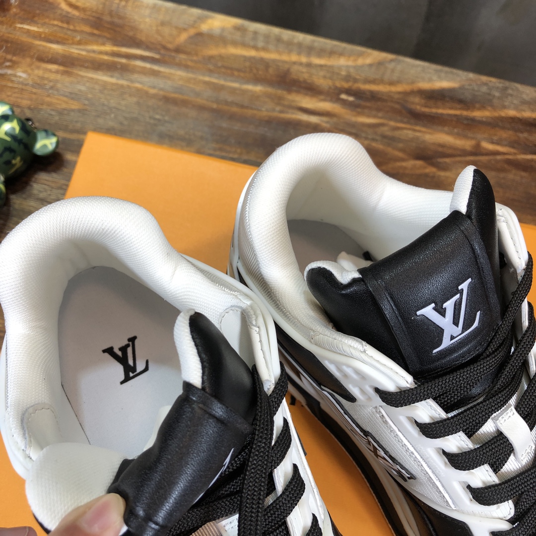 Louis Vuitton Trainer Sneakers 11 - vstockx