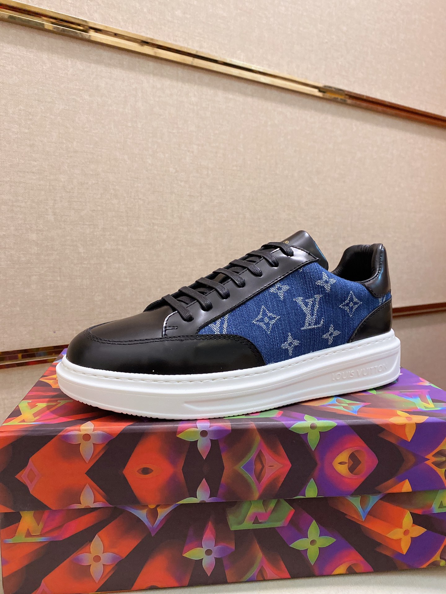 Louis Vuitton Low Top sneaker 106 - vstockx
