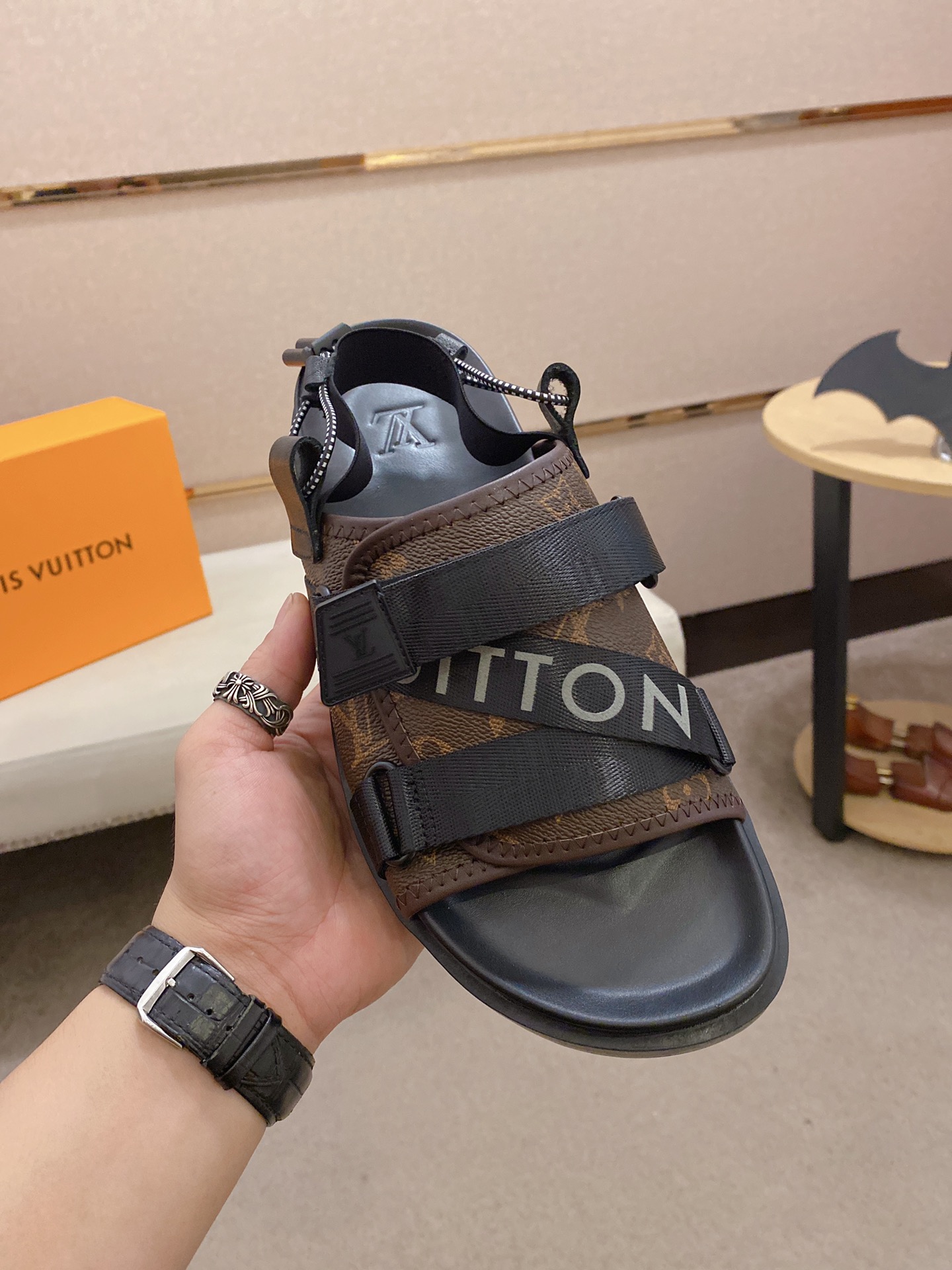 Louis Vuitton Honolulu Sneaker 16 - vstockx