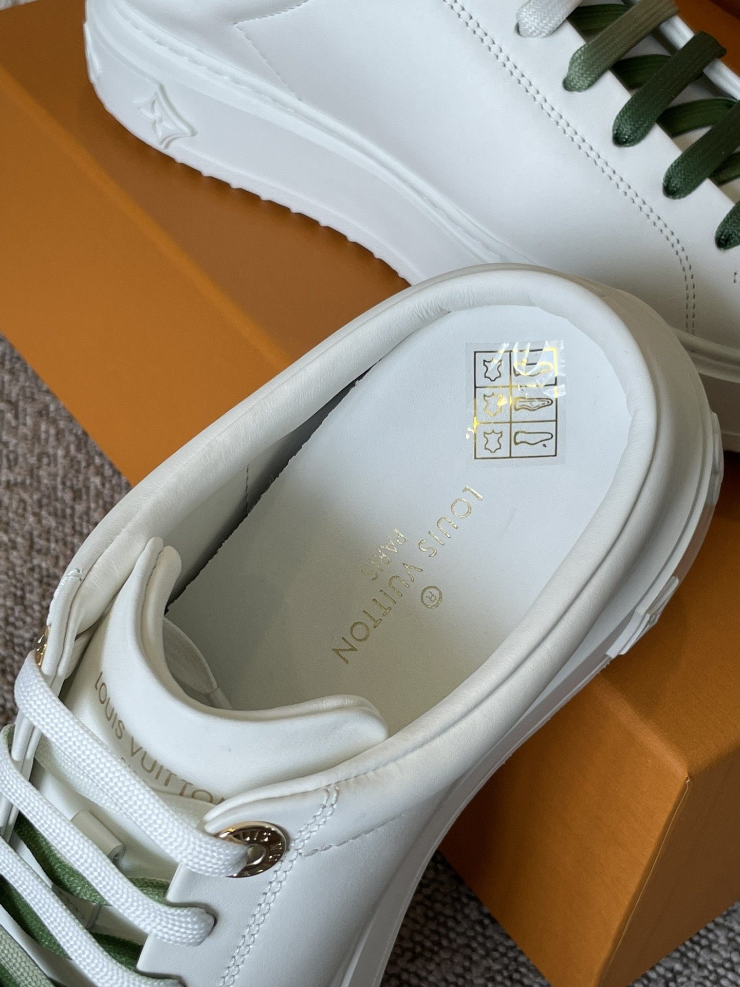 Louis Vuitton TIME OUT TRAINERS 1 - vstockx