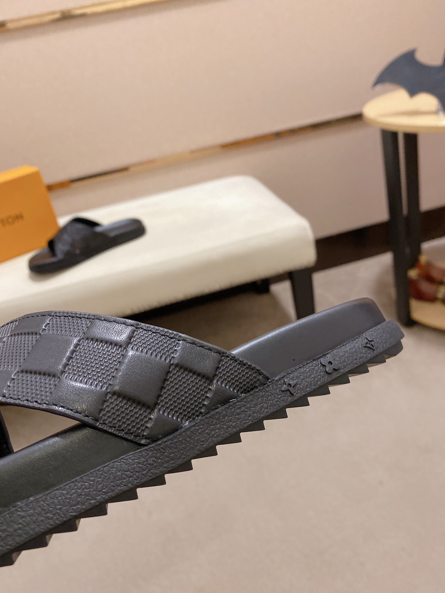 Louis Vuitton Slipper 7 - vstockx