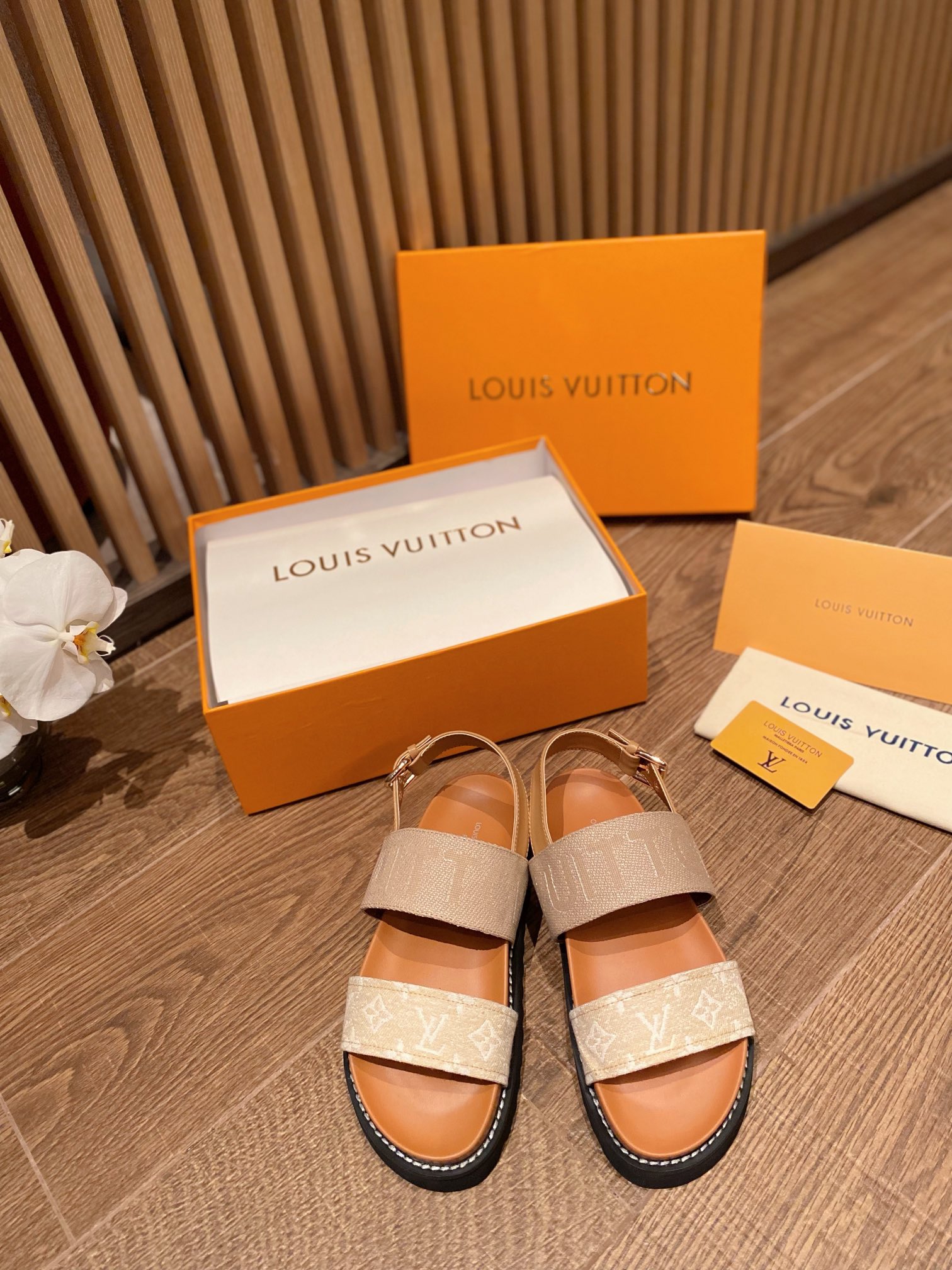 Louis Vuitton PASEO FLAT COMFORT SANDALS WOMEN 8 - vstockx