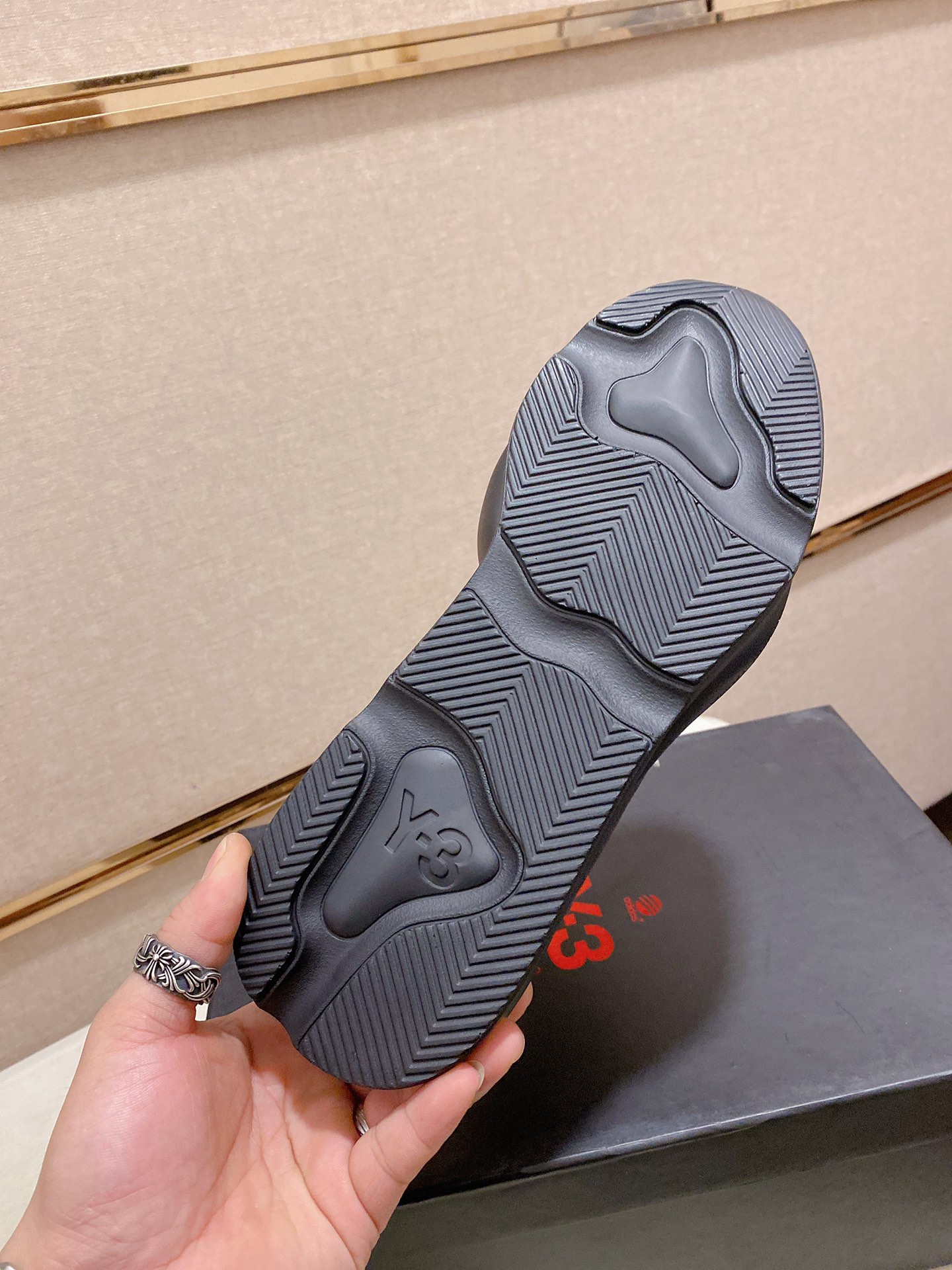 Y-3 Kaiwa Lace-Up Sneakers 18 - vstockx