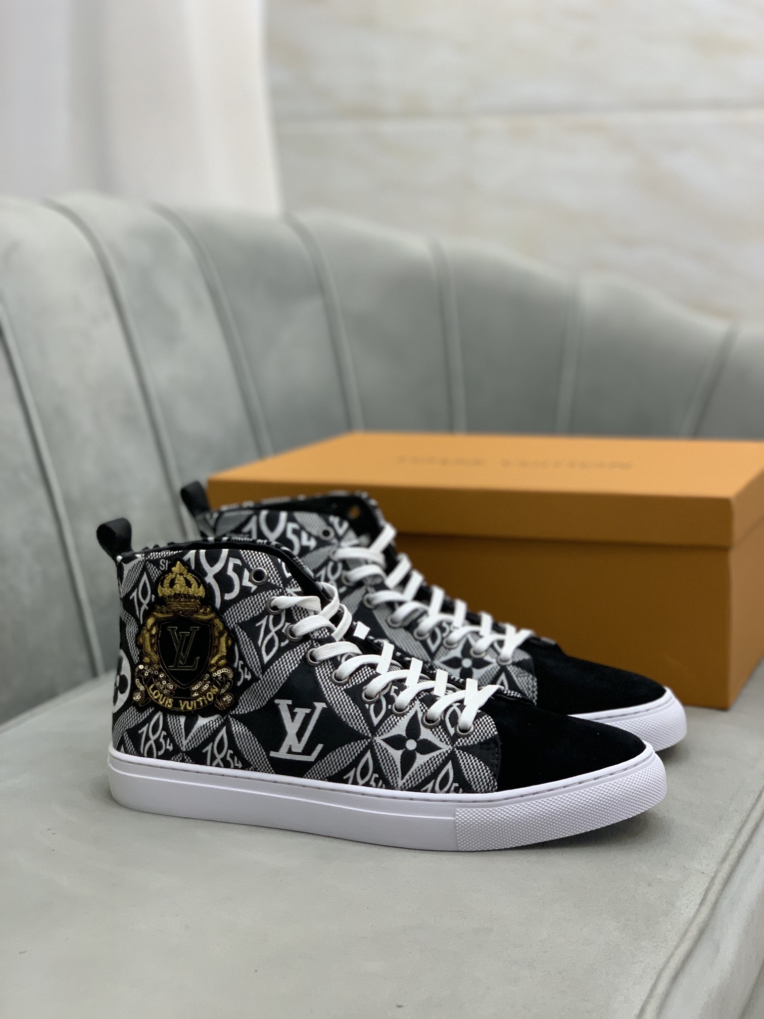 Louis Vuitton High Top sneaker 10 - vstockx