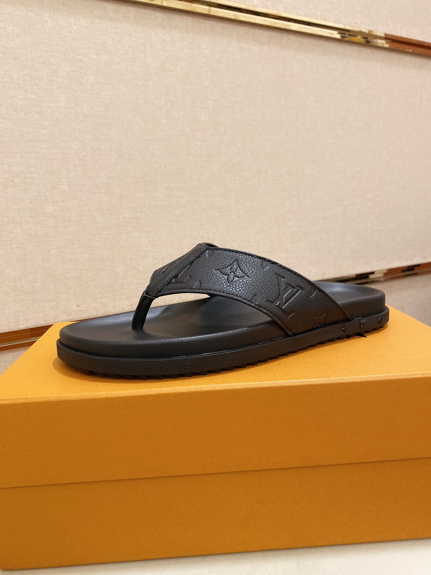 Louis Vuitton Slipper 13 - vstockx