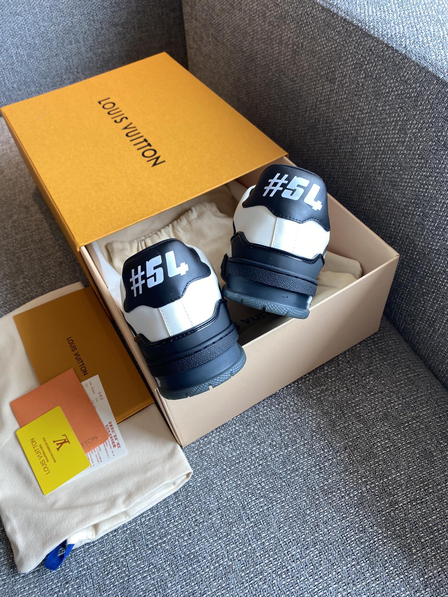 Louis Vuitton LV TRAINERS SNEAKER 9 - vstockx