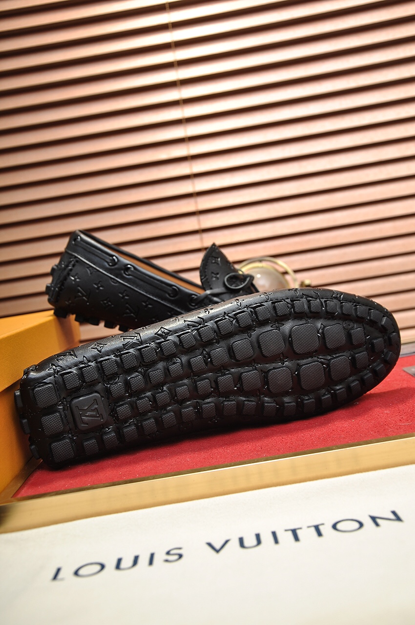 Louis Vuitton Leather Boots 15 - vstockx