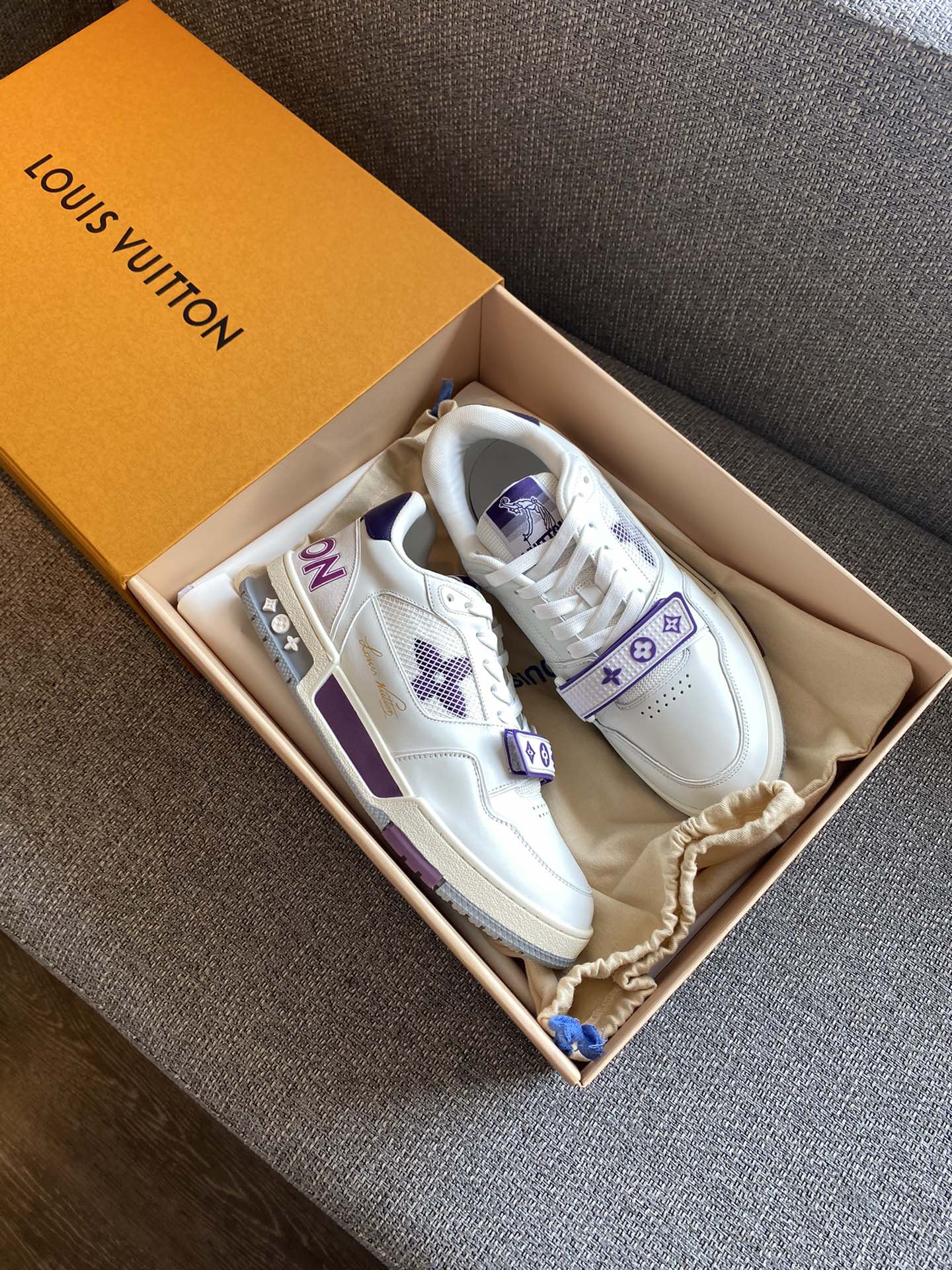 Louis Vuitton LV TRAINERS SNEAKER 9 - vstockx