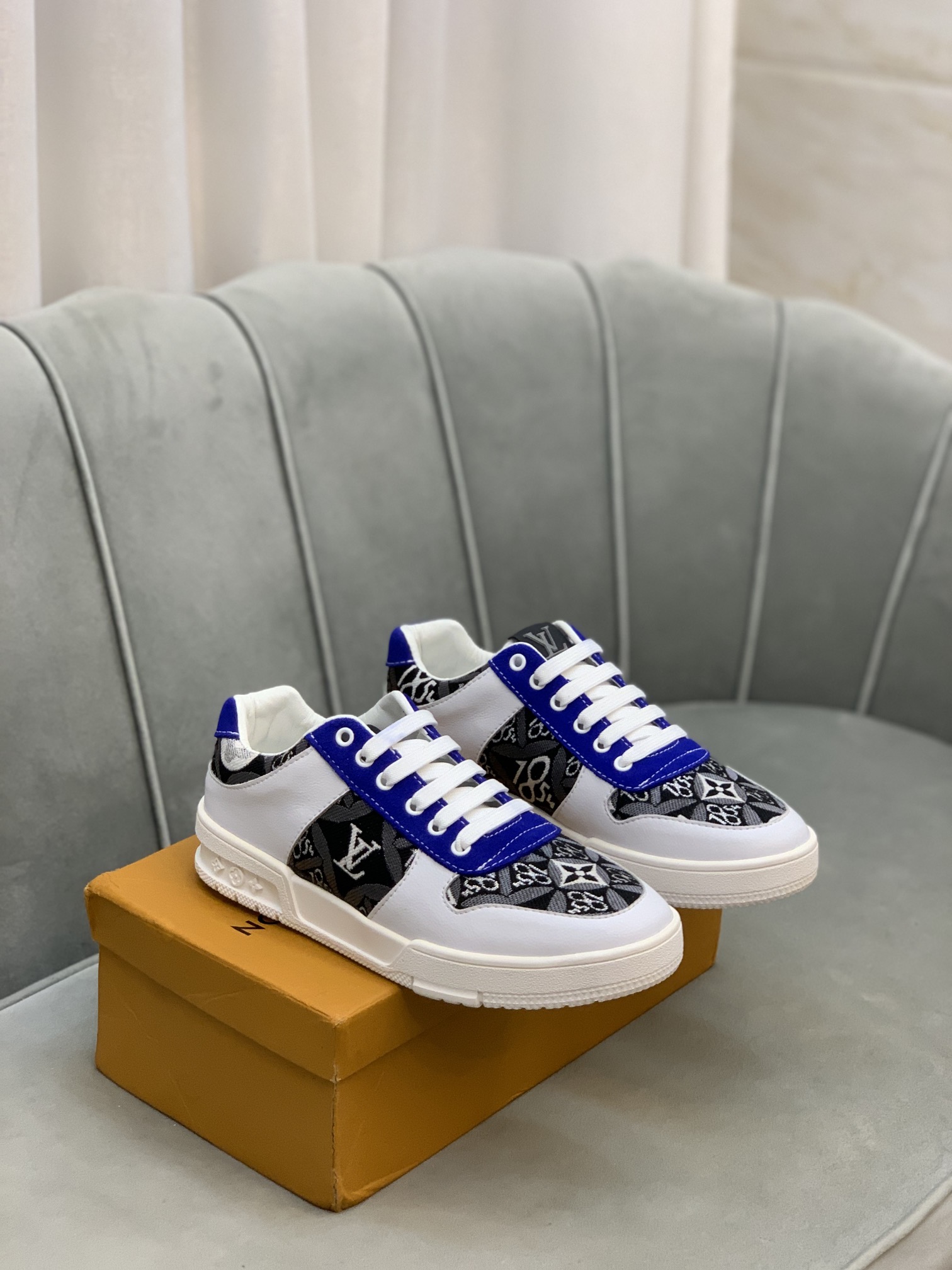 Louis Vuitton Low Top sneaker 9 - vstockx