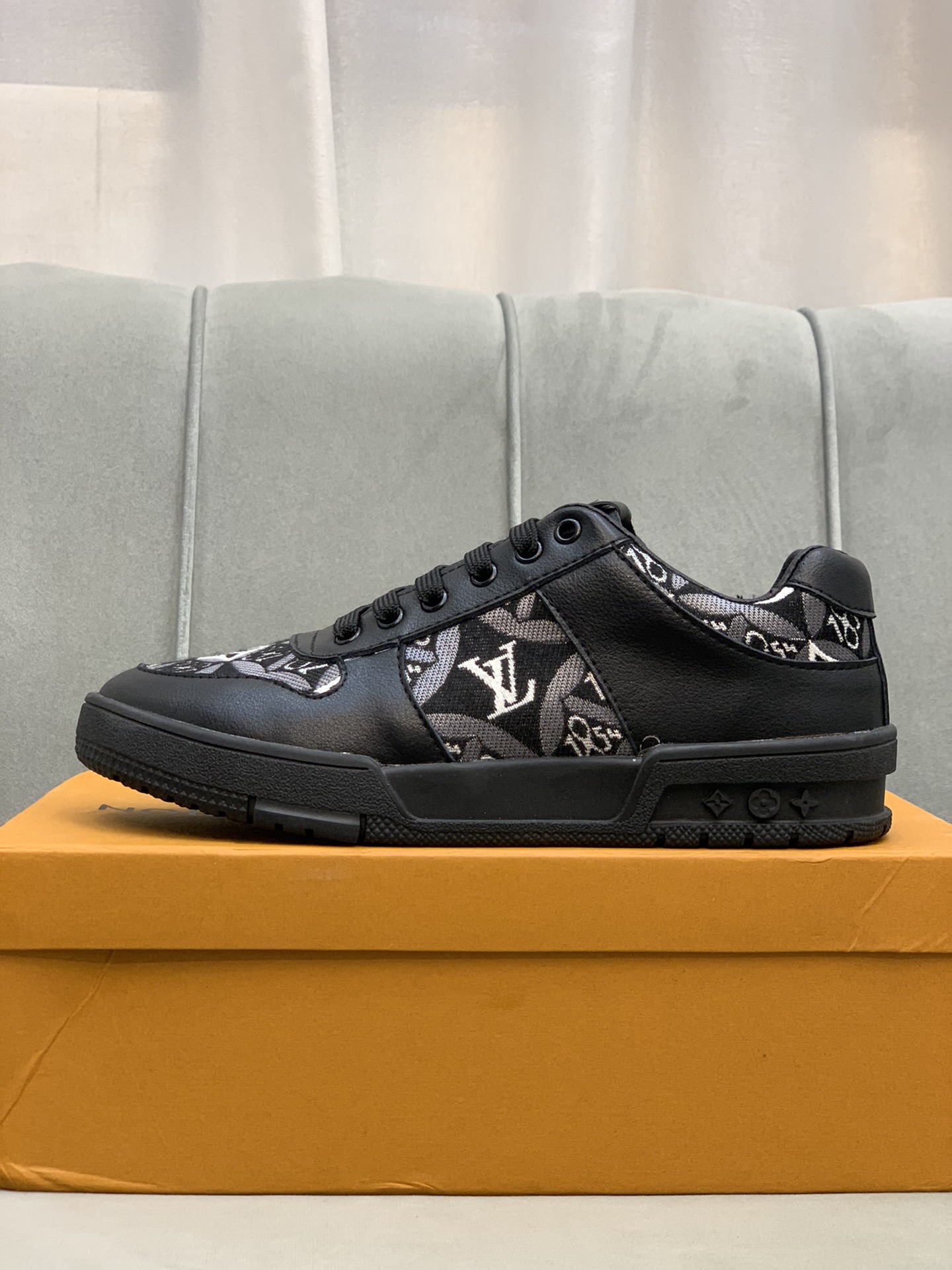 Louis Vuitton Low Top sneaker 13 - vstockx