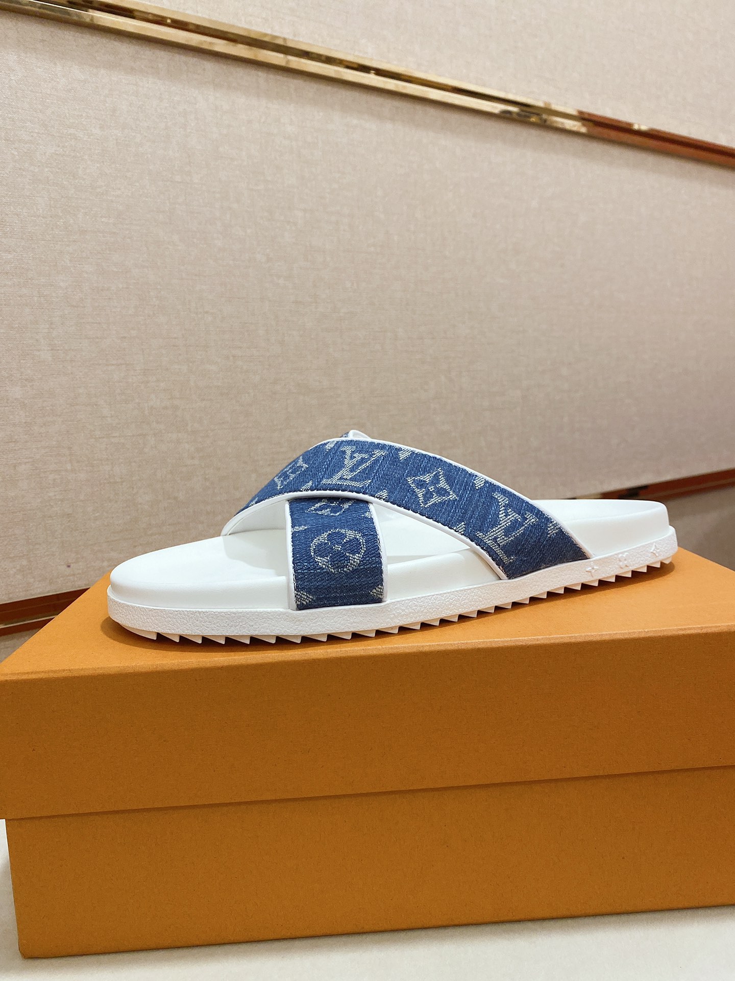 Louis Vuitton Slipper 18 - vstockx