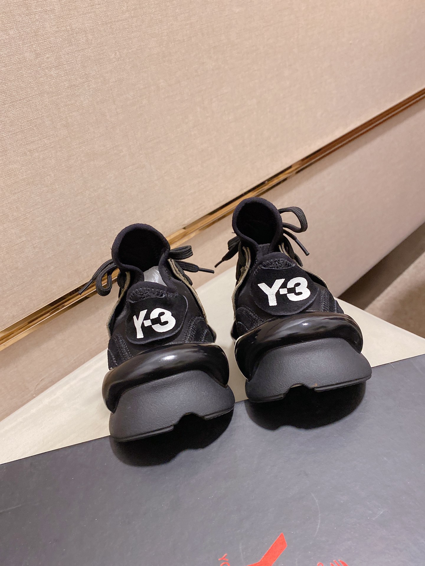 Y-3 Kaiwa Lace-Up Sneakers 15 - vstockx
