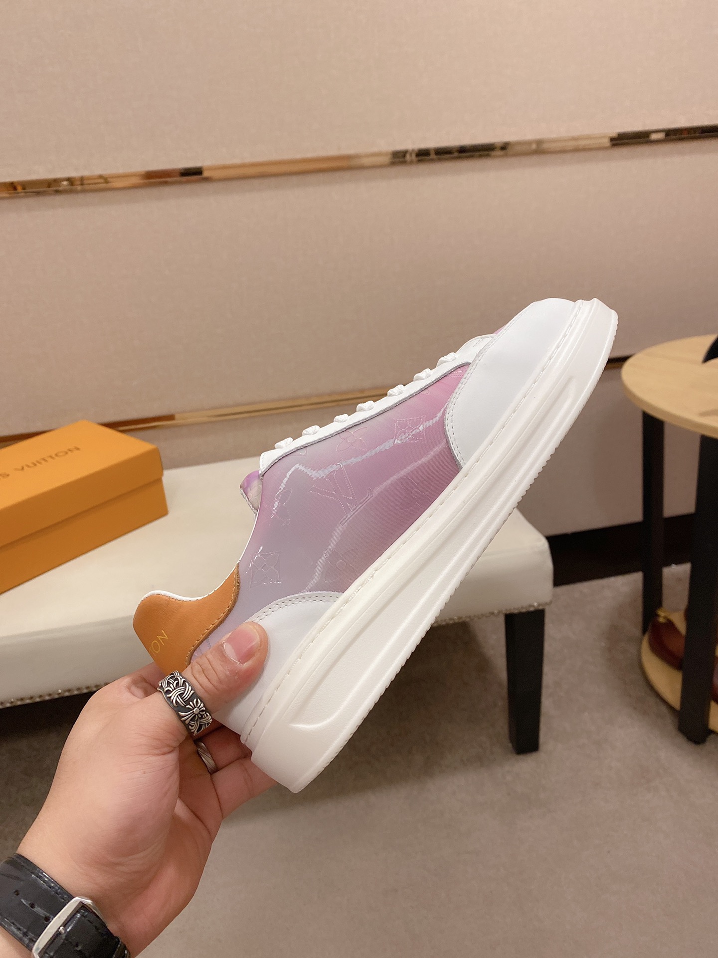 Louis Vuitton Low Top sneaker 114 - vstockx